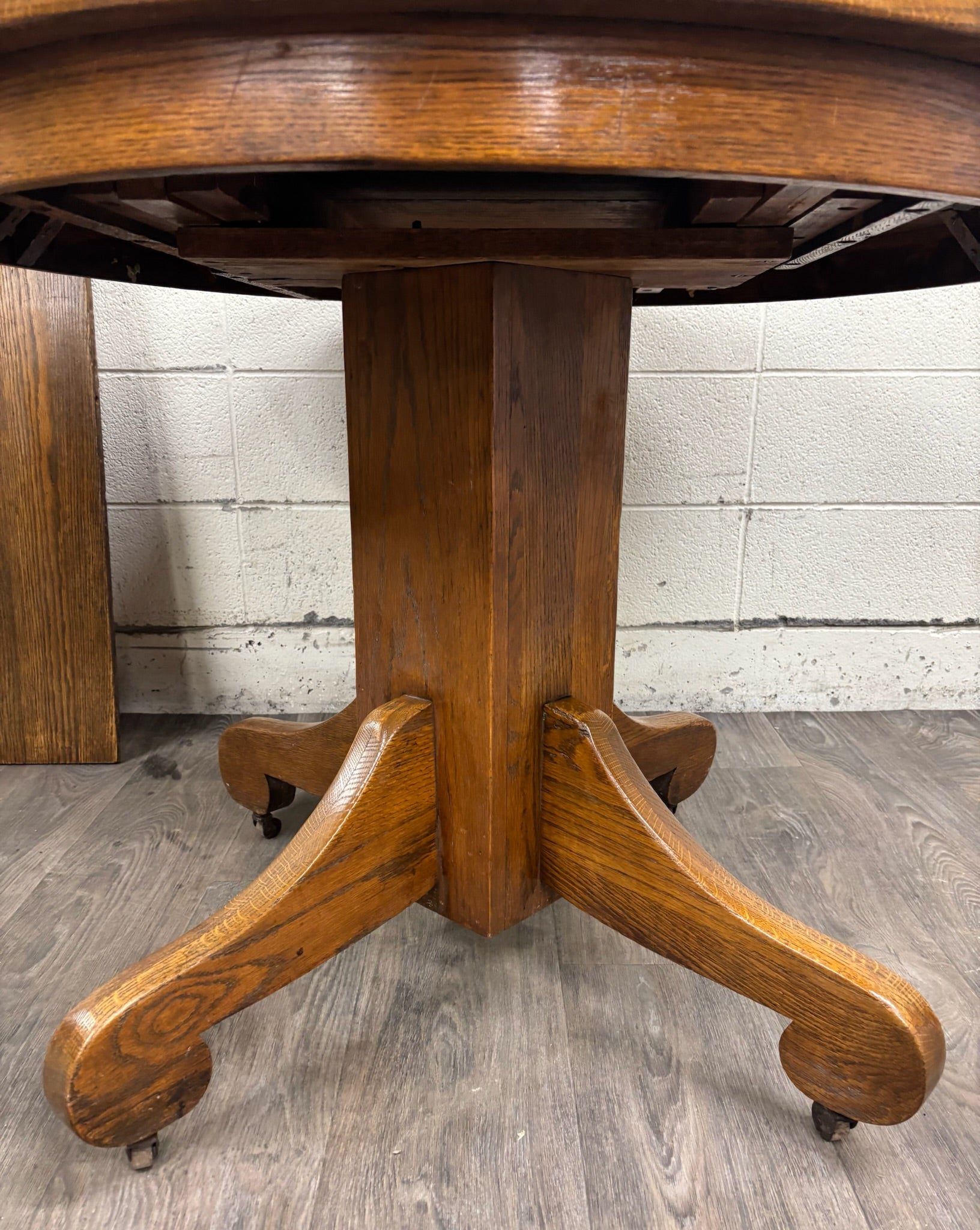 Antique American Empire Style Scroll Foot Pedestal Dining Table Breakfast Table