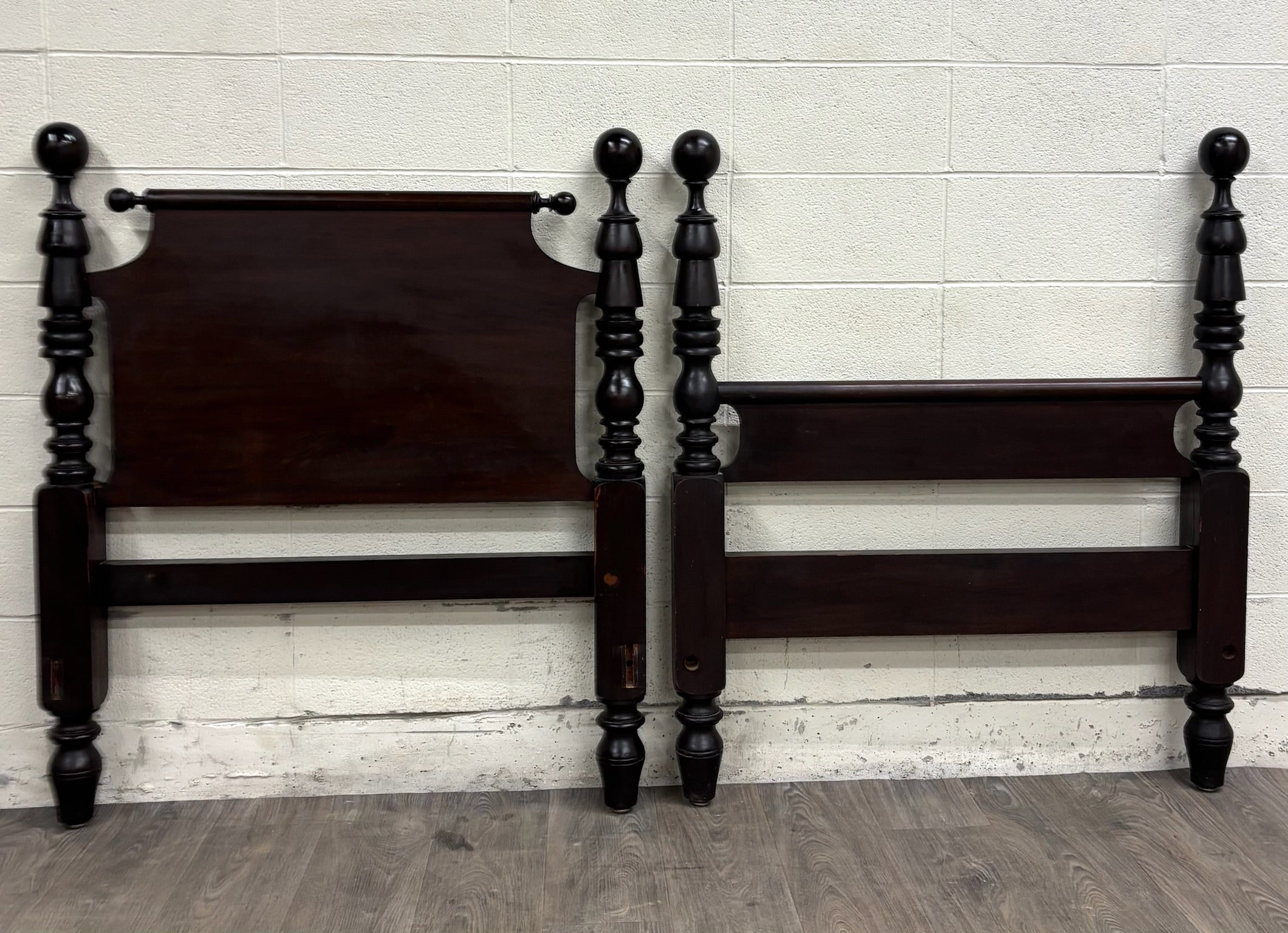 Antique Twin Size Traditional Solid Mahogany Poster Cannonball Bed