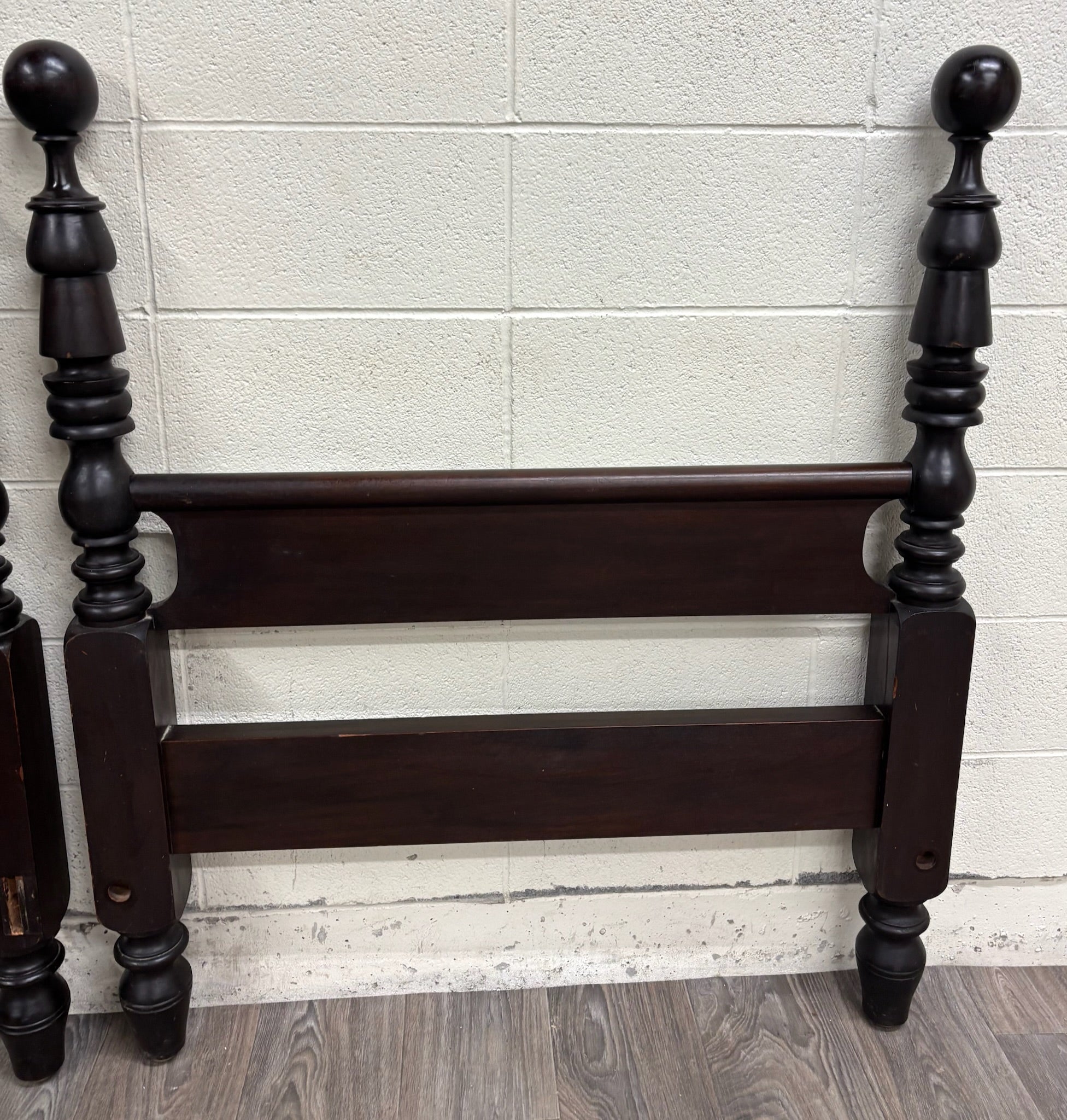 Antique Twin Size Traditional Solid Mahogany Poster Cannonball Bed
