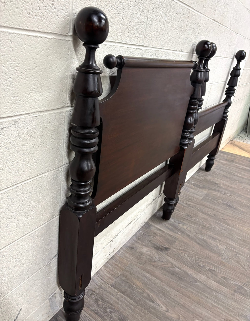 Antique Twin Size Traditional Solid Mahogany Poster Cannonball Bed