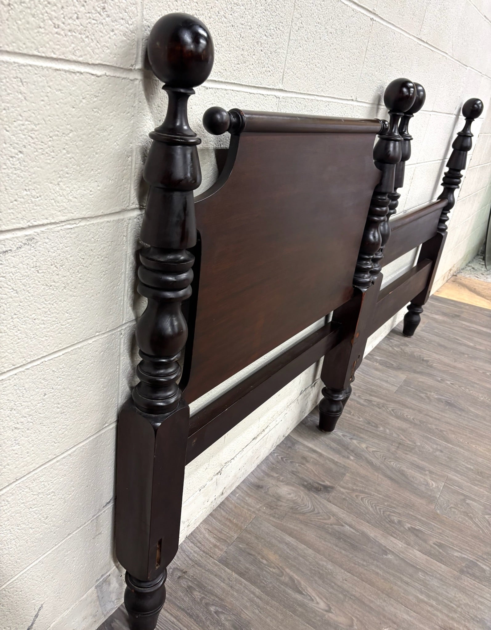 Antique Twin Size Traditional Solid Mahogany Poster Cannonball Bed