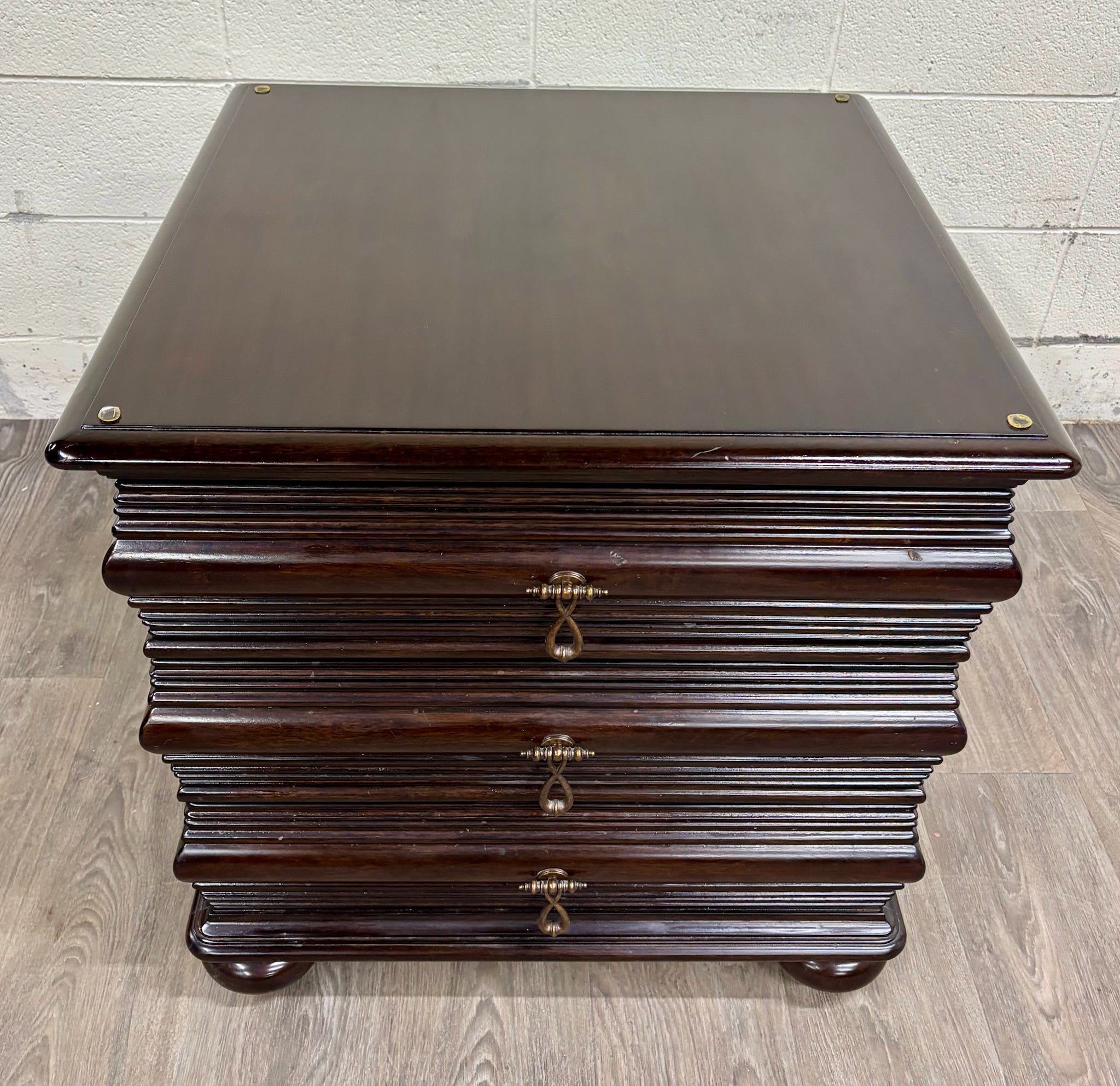 Vintage Tommy Bahama Royal Kaha Black Sands Mahogany Lamp Table Chest Nightstand