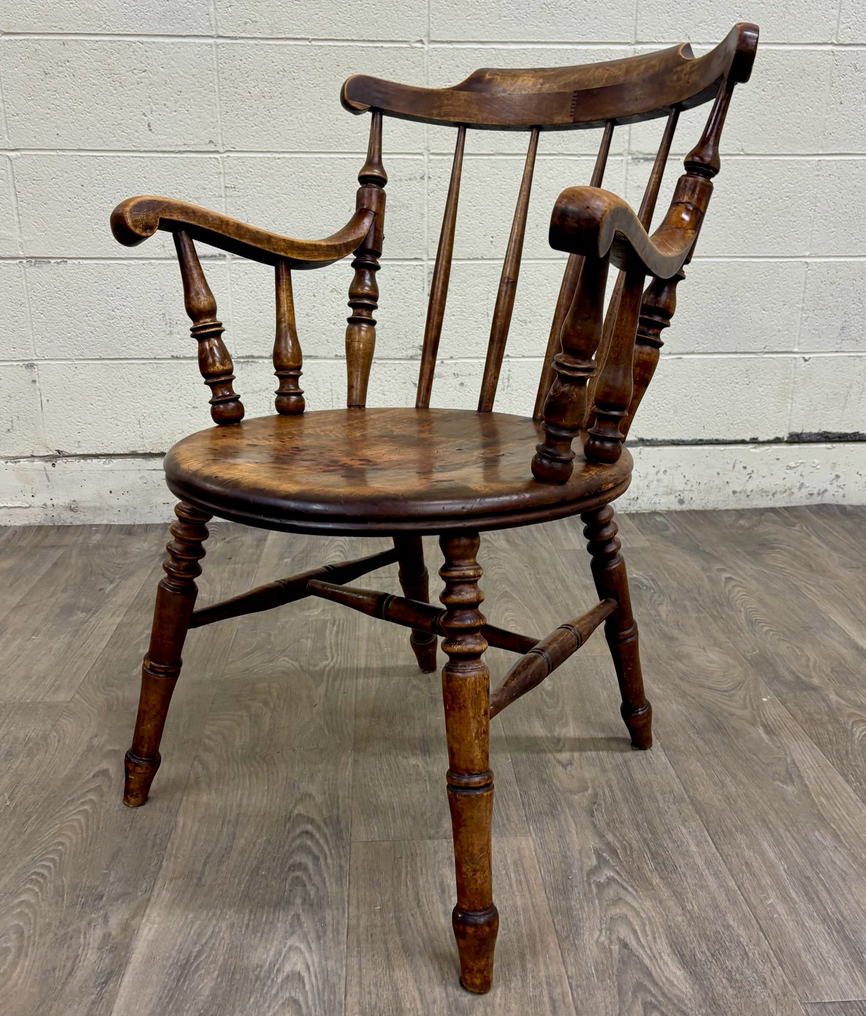 Antique Windsor Style Sack Back Dining or Accent Arm Chair