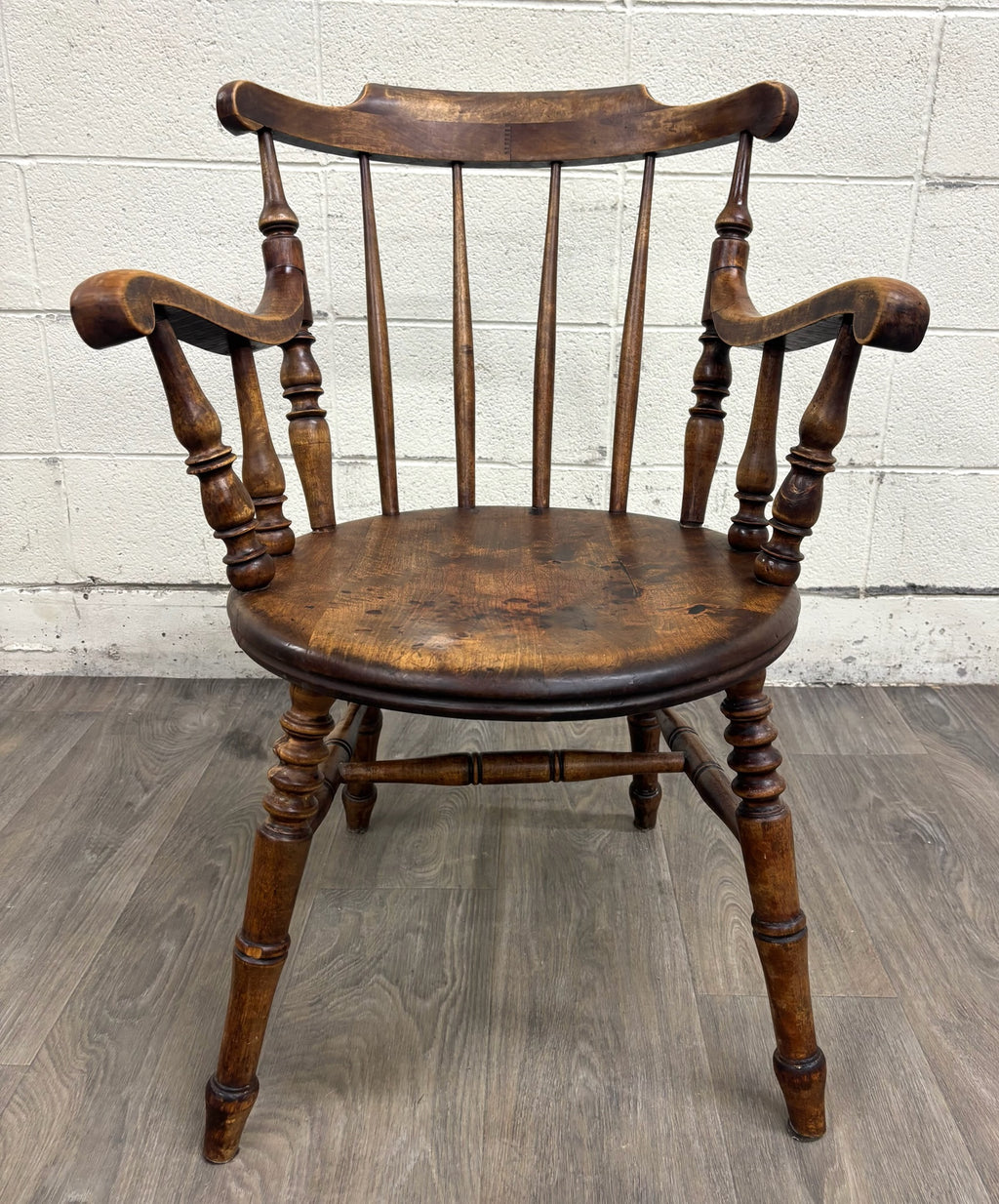 Antique Windsor Style Sack Back Dining or Accent Arm Chair