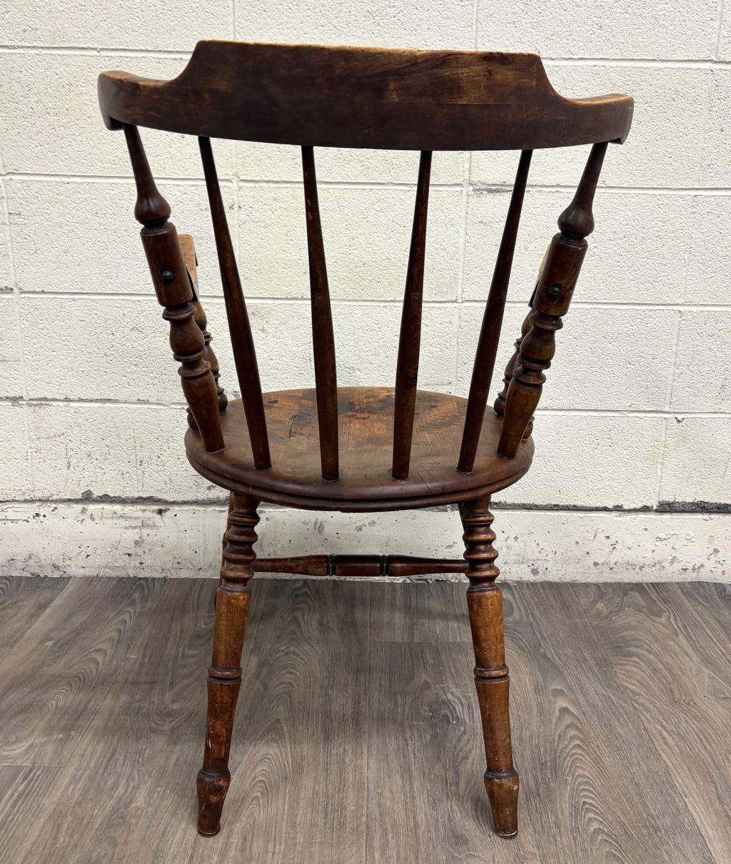 Antique Windsor Style Sack Back Dining or Accent Arm Chair