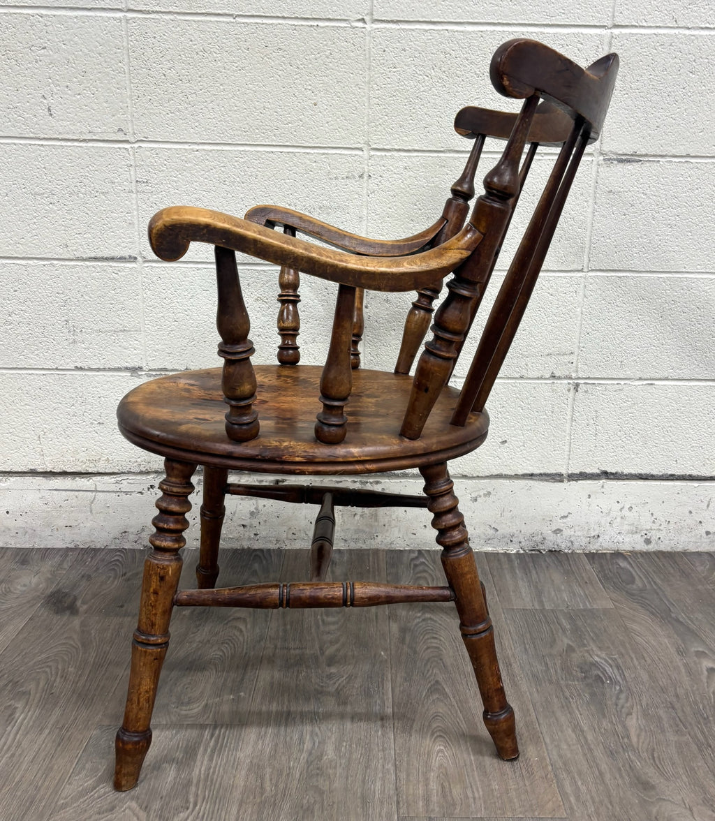 Antique Windsor Style Sack Back Dining or Accent Arm Chair