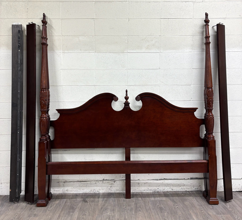 Vintage King Size Universal Furniture Chippendale Carved Four Poster Rice Bed