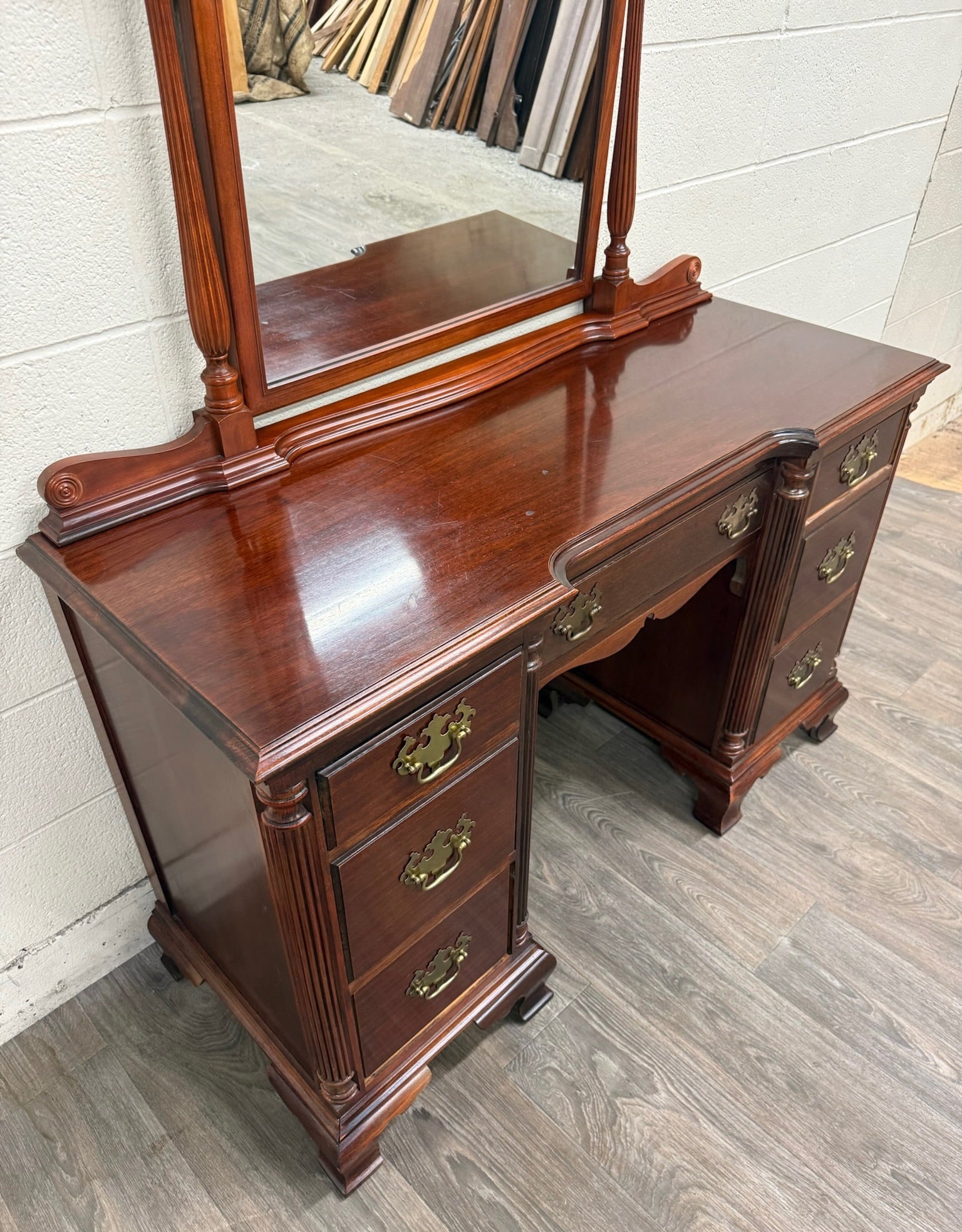 Vintage Thomasville Mahogany Vanity Dressing Table with Mirror
