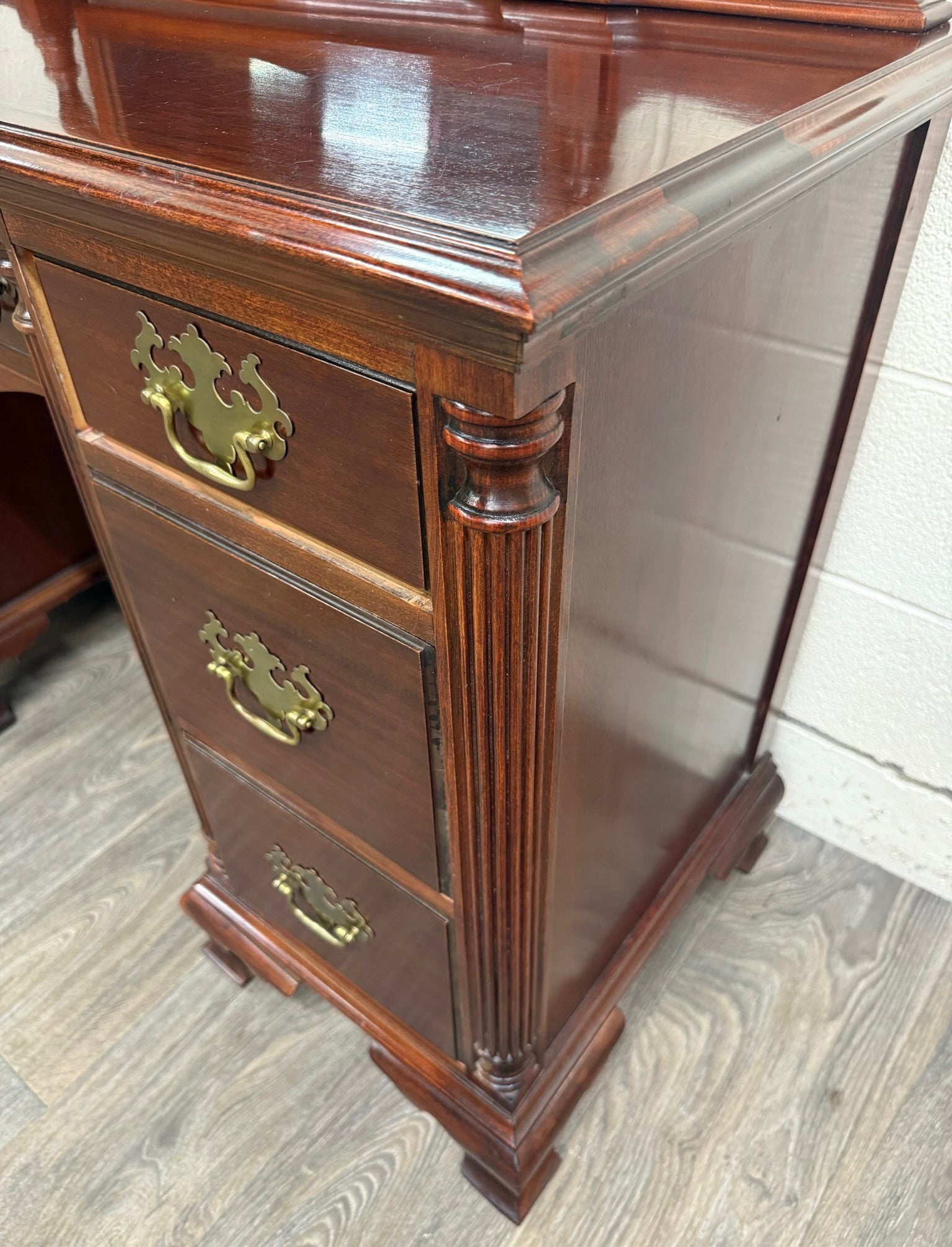 Vintage Thomasville Mahogany Vanity Dressing Table with Mirror