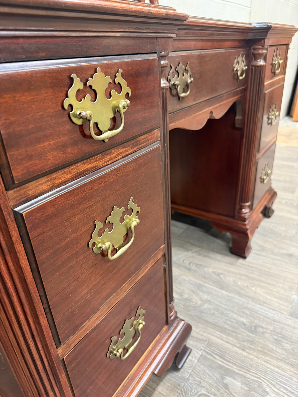 Vintage Thomasville Mahogany Vanity Dressing Table with Mirror