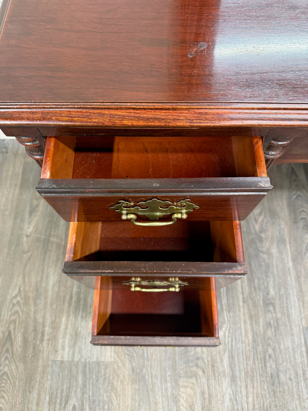 Vintage Thomasville Mahogany Vanity Dressing Table with Mirror