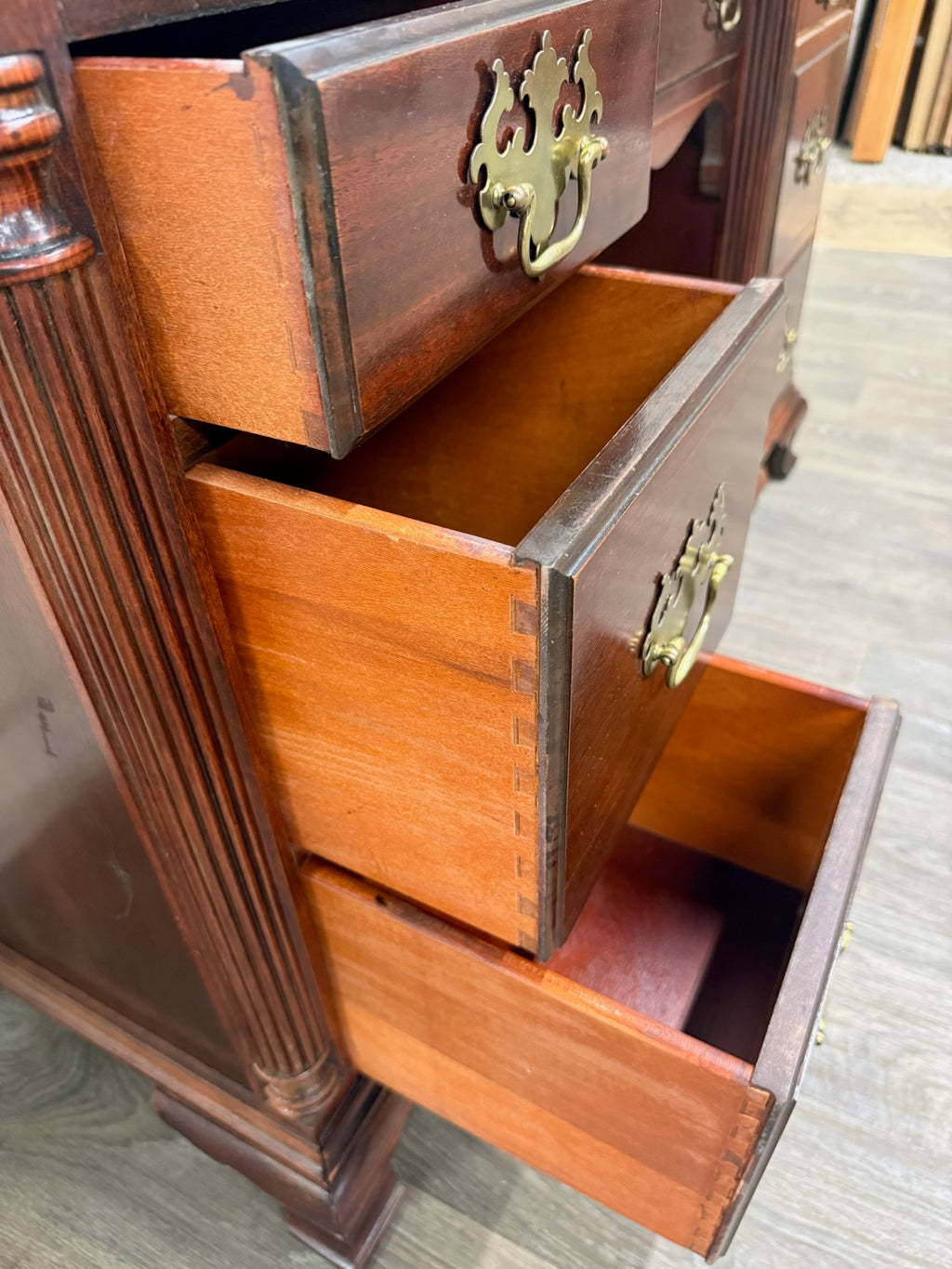Vintage Thomasville Mahogany Vanity Dressing Table with Mirror