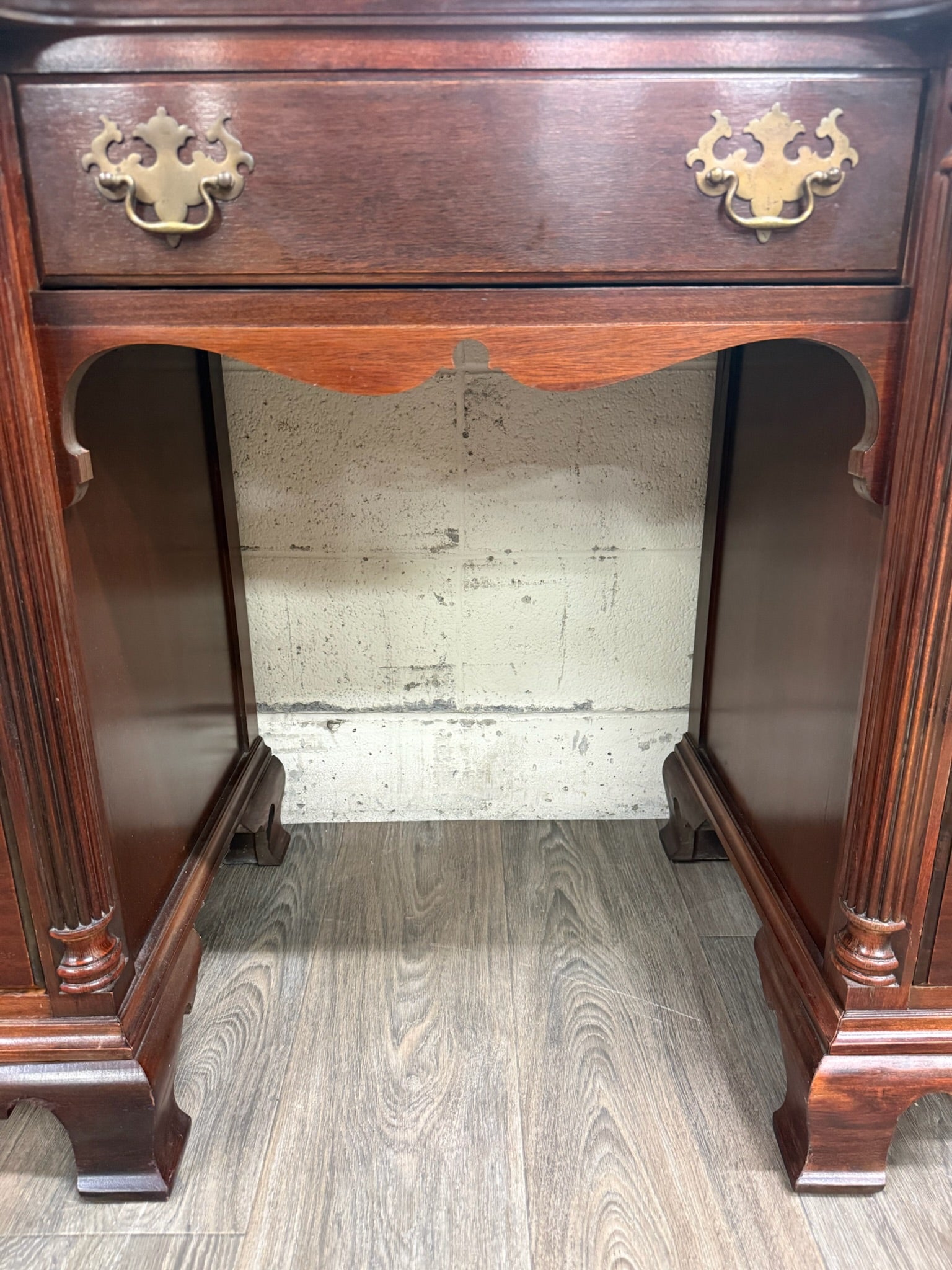Vintage Thomasville Mahogany Vanity Dressing Table with Mirror
