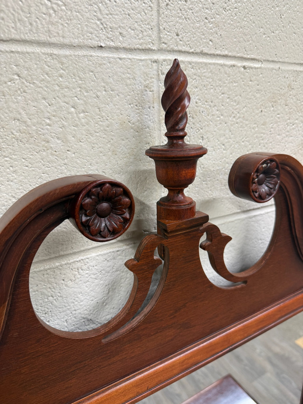 Vintage Thomasville Mahogany Vanity Dressing Table with Mirror