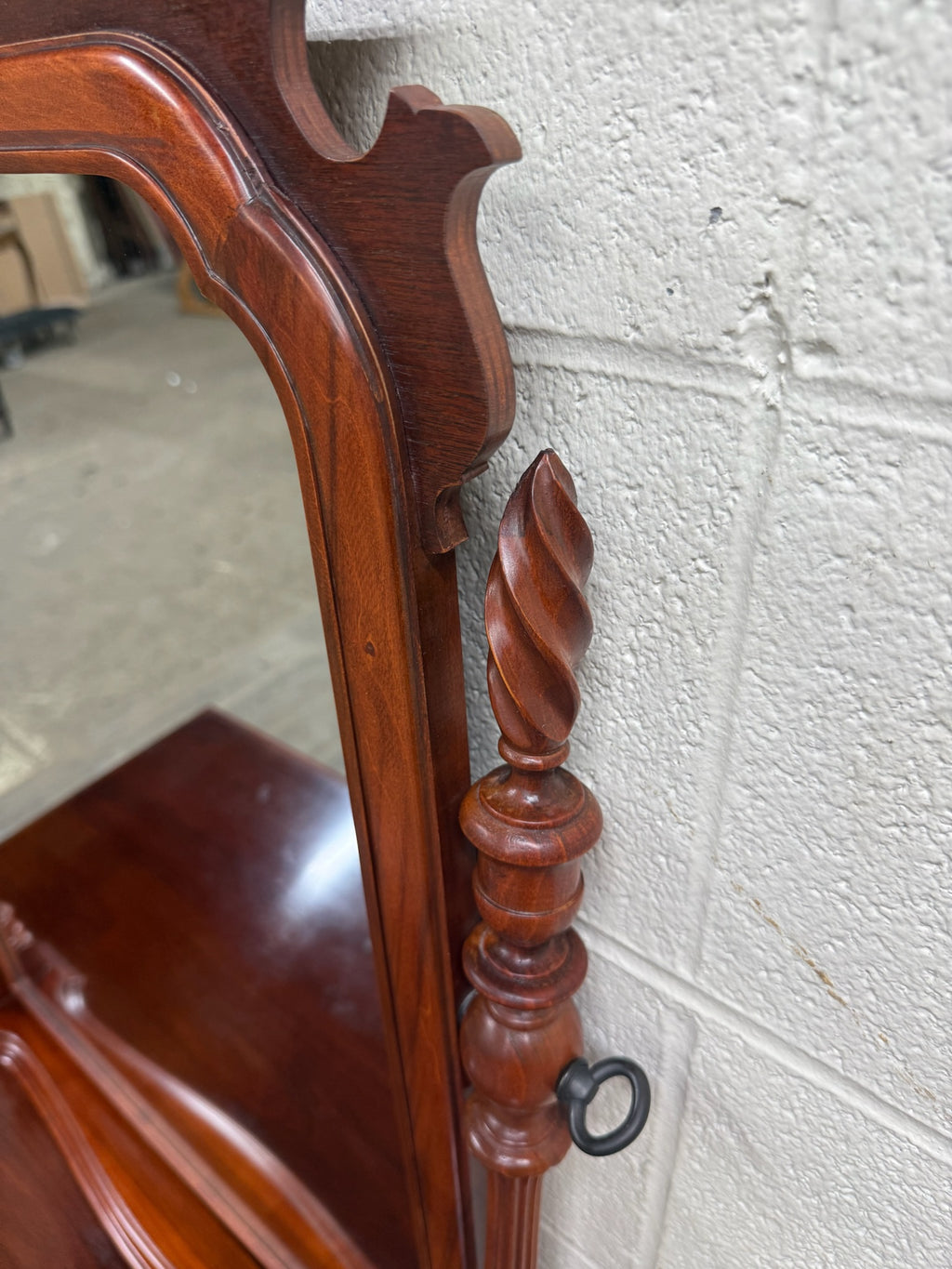 Vintage Thomasville Mahogany Vanity Dressing Table with Mirror