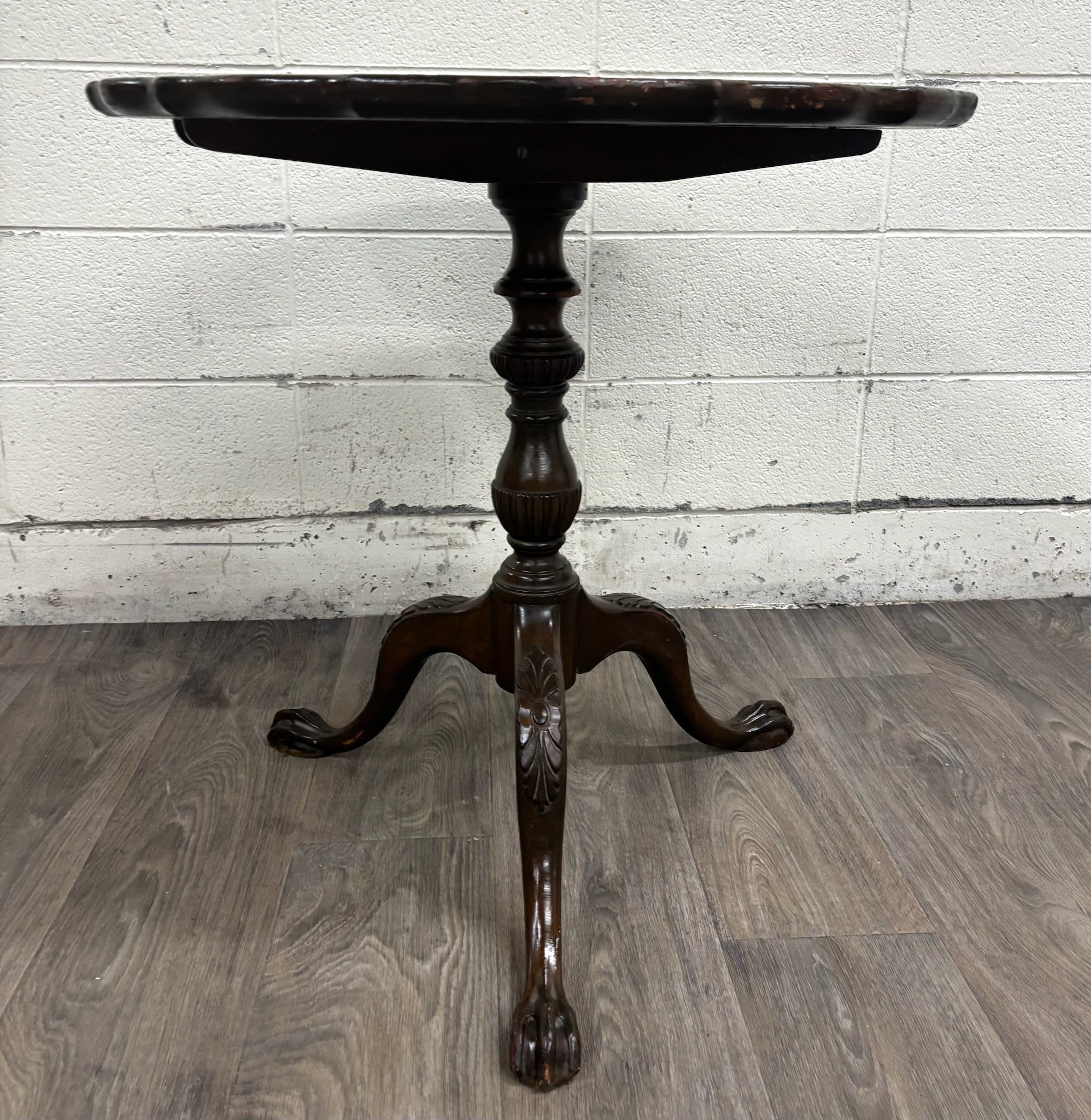 Vintage Chippendale Style Pie Crust Top Tripod Tea Table Side Table