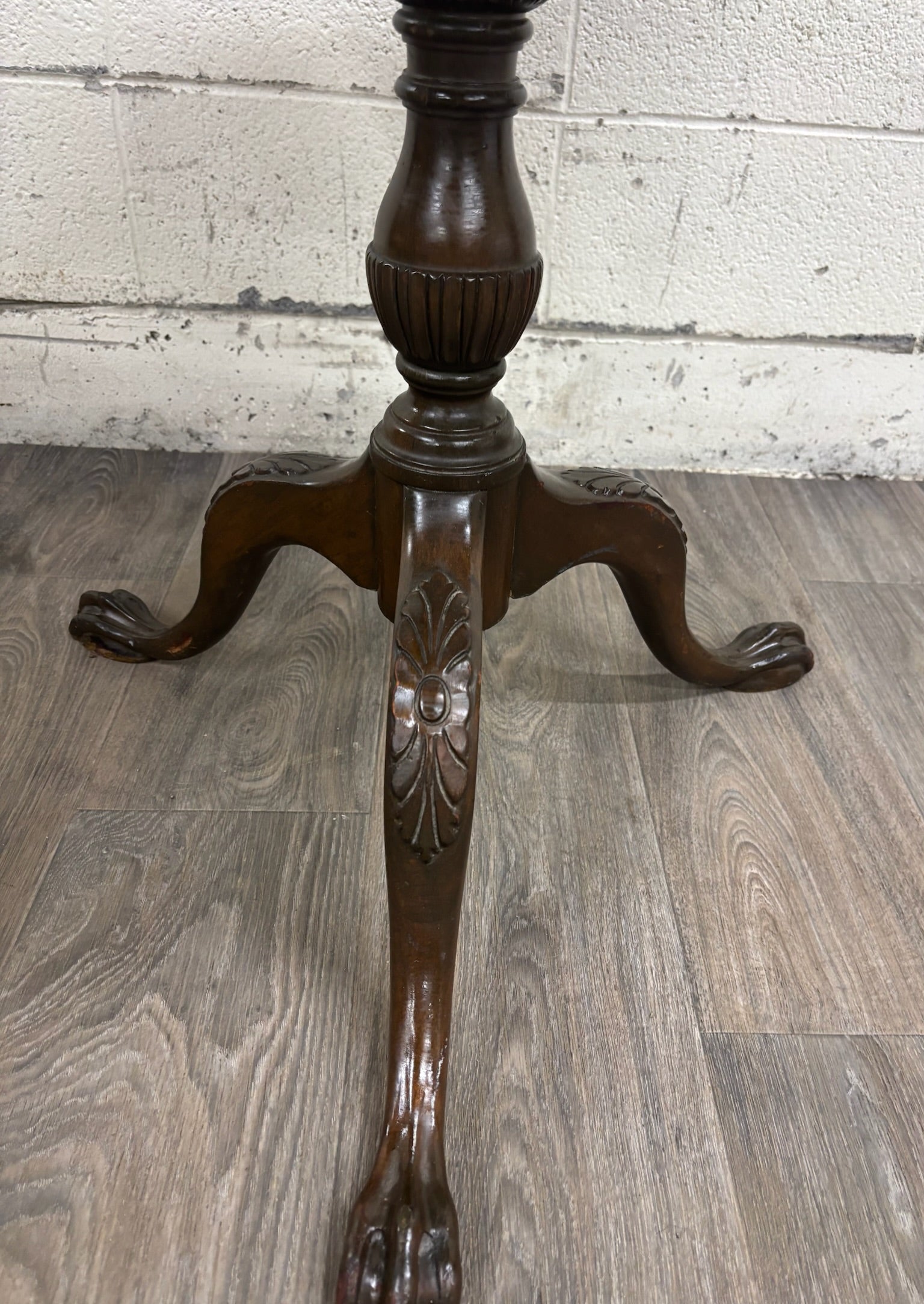 Vintage Chippendale Style Pie Crust Top Tripod Tea Table Side Table