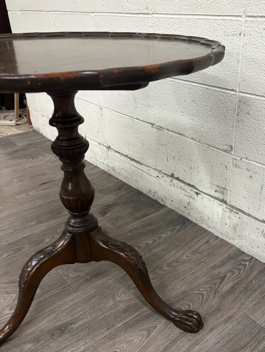 Vintage Chippendale Style Pie Crust Top Tripod Tea Table Side Table