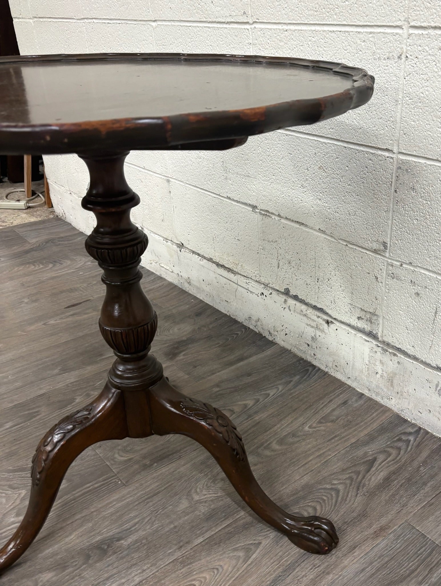 Vintage Chippendale Style Pie Crust Top Tripod Tea Table Side Table