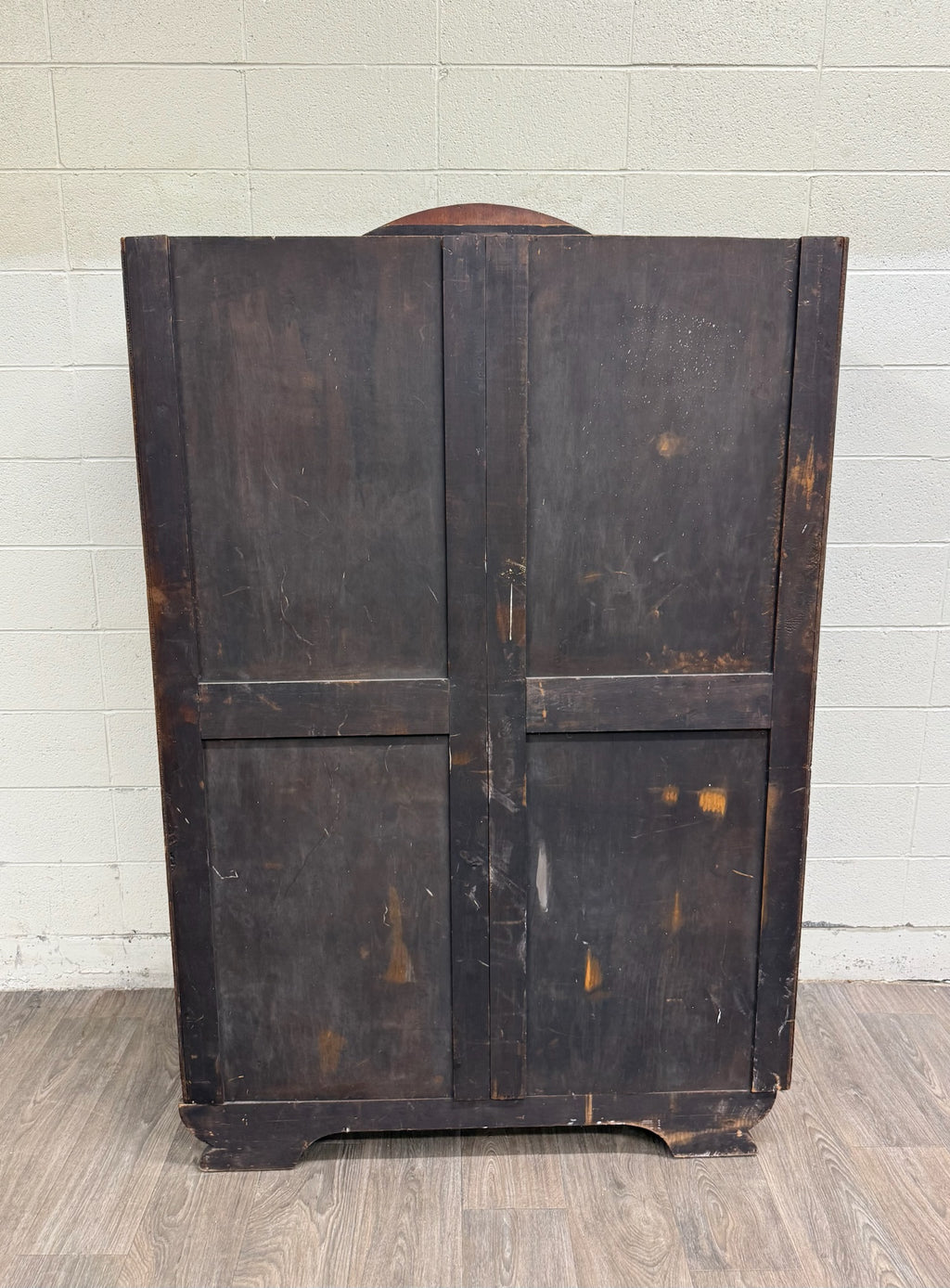 Vintage English Art Deco Quarter Sawn Tiger Oak Wardrobe