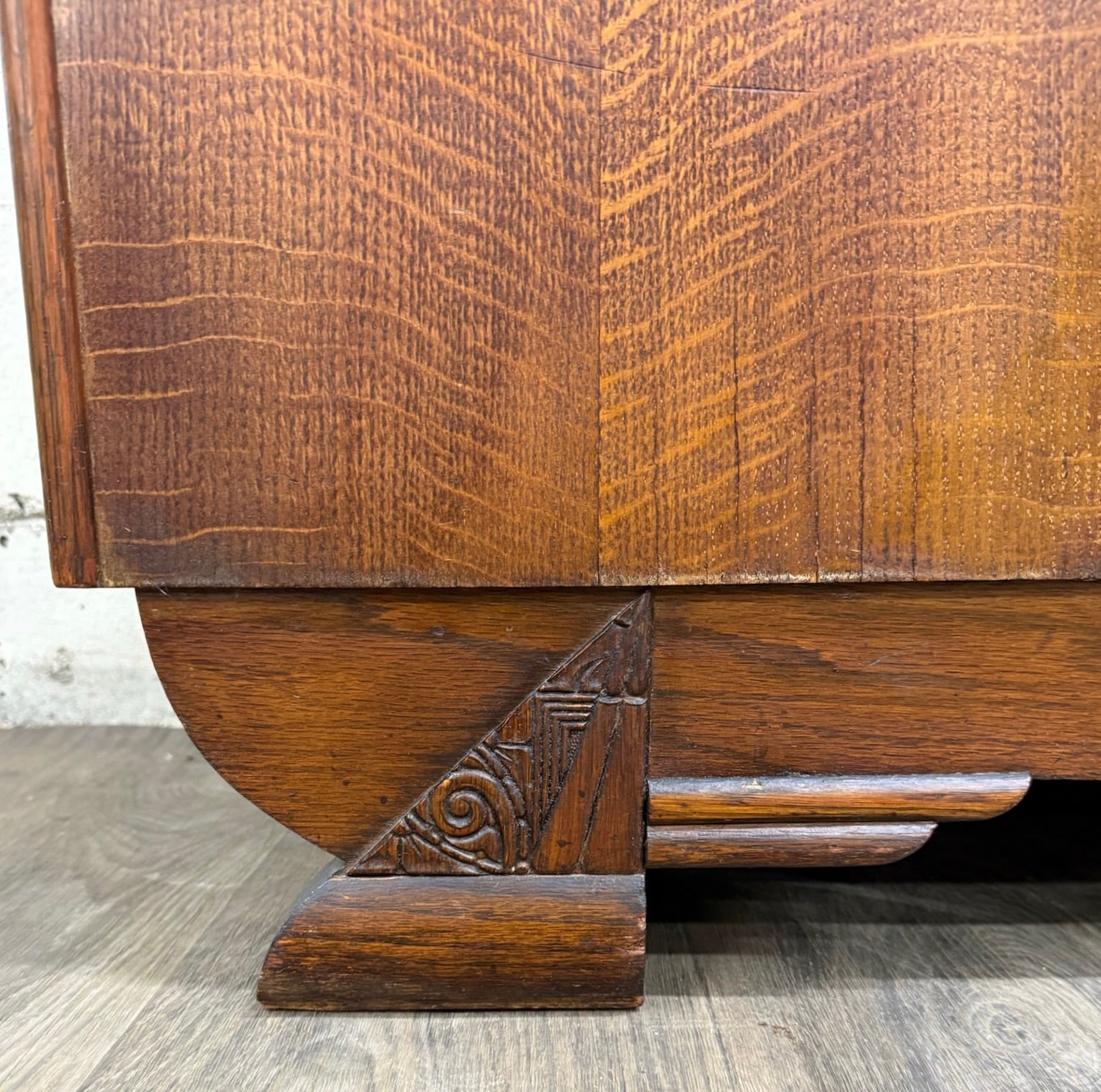 Vintage English Art Deco Quarter Sawn Tiger Oak Wardrobe