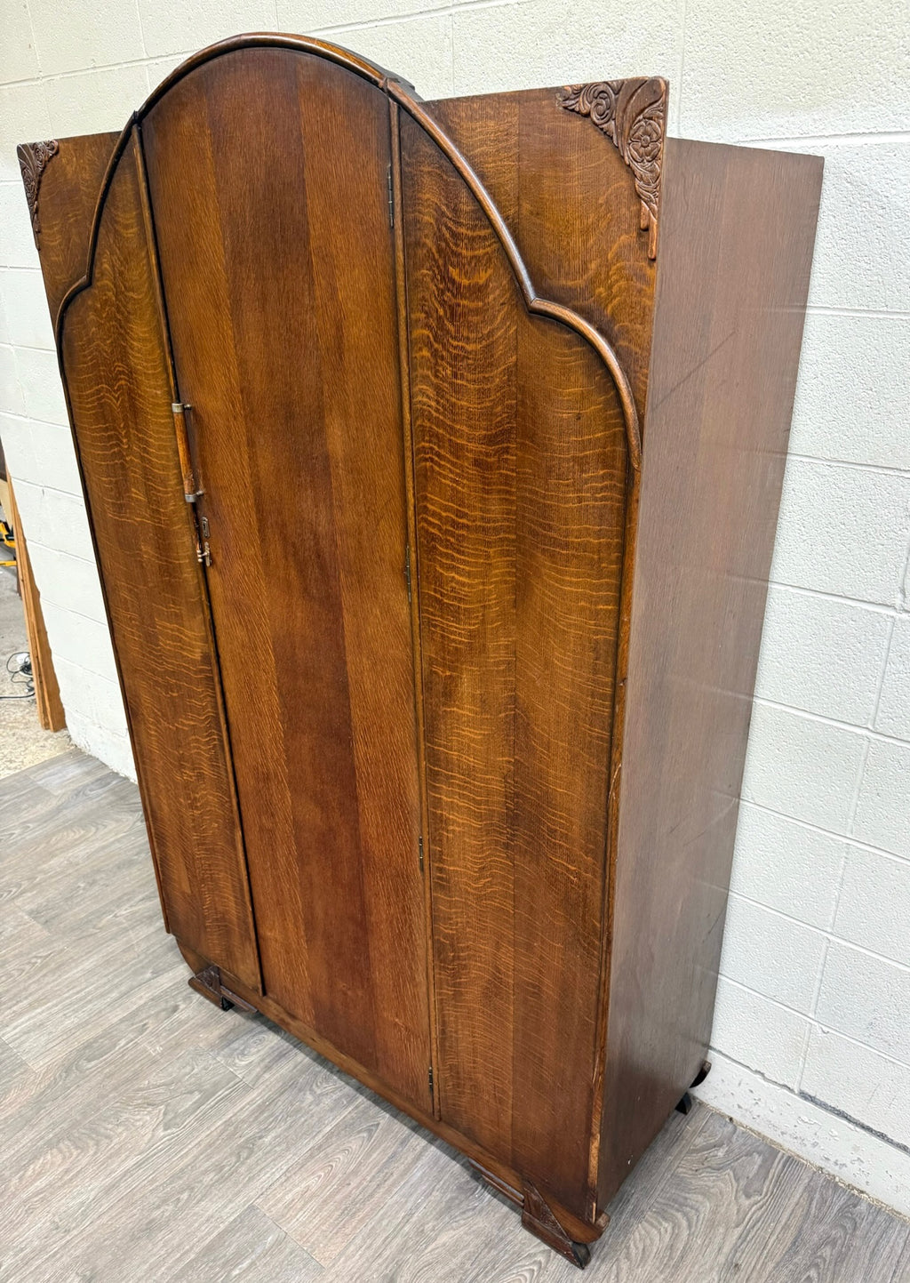 Vintage English Art Deco Quarter Sawn Tiger Oak Wardrobe