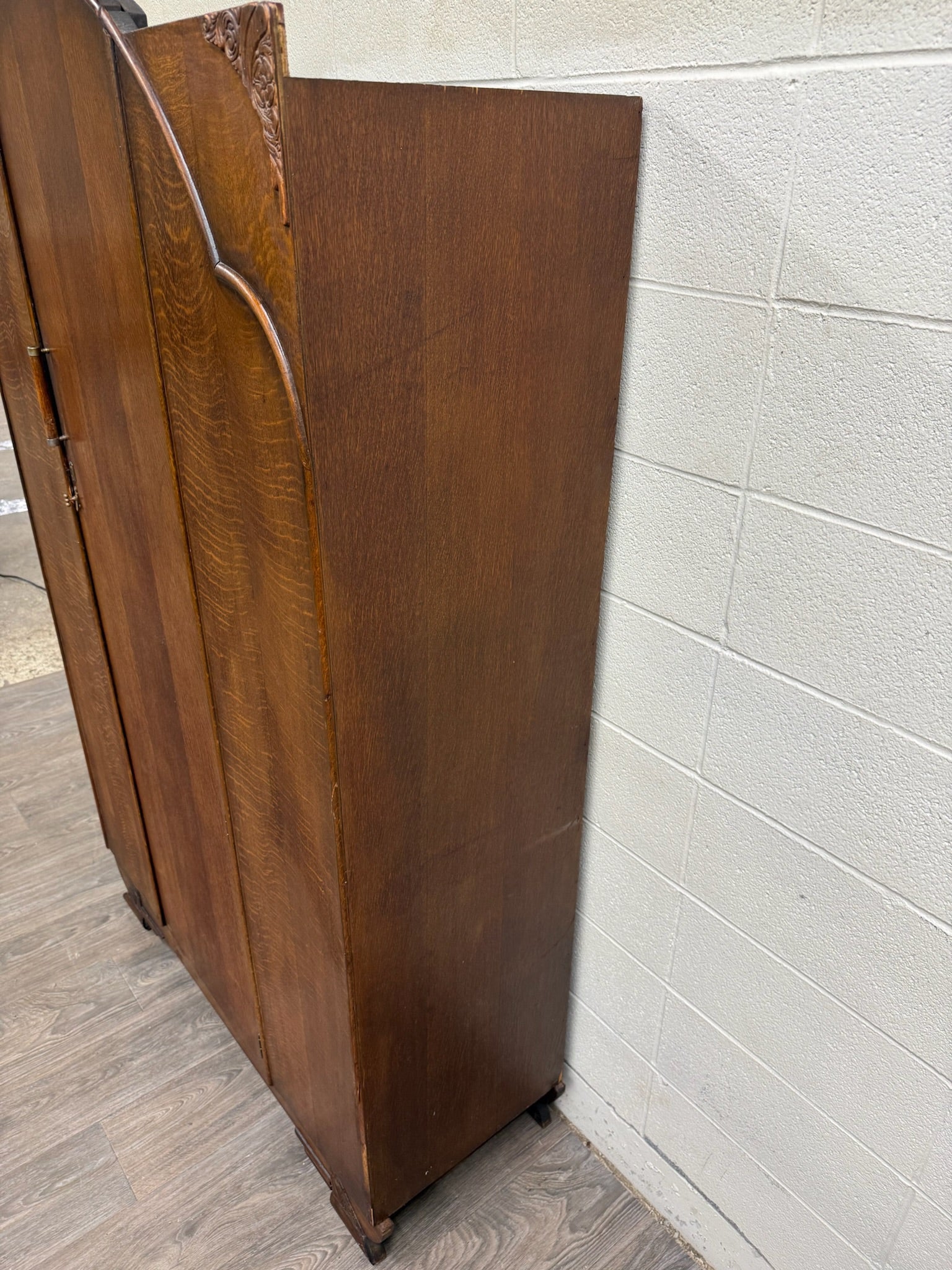 Vintage English Art Deco Quarter Sawn Tiger Oak Wardrobe