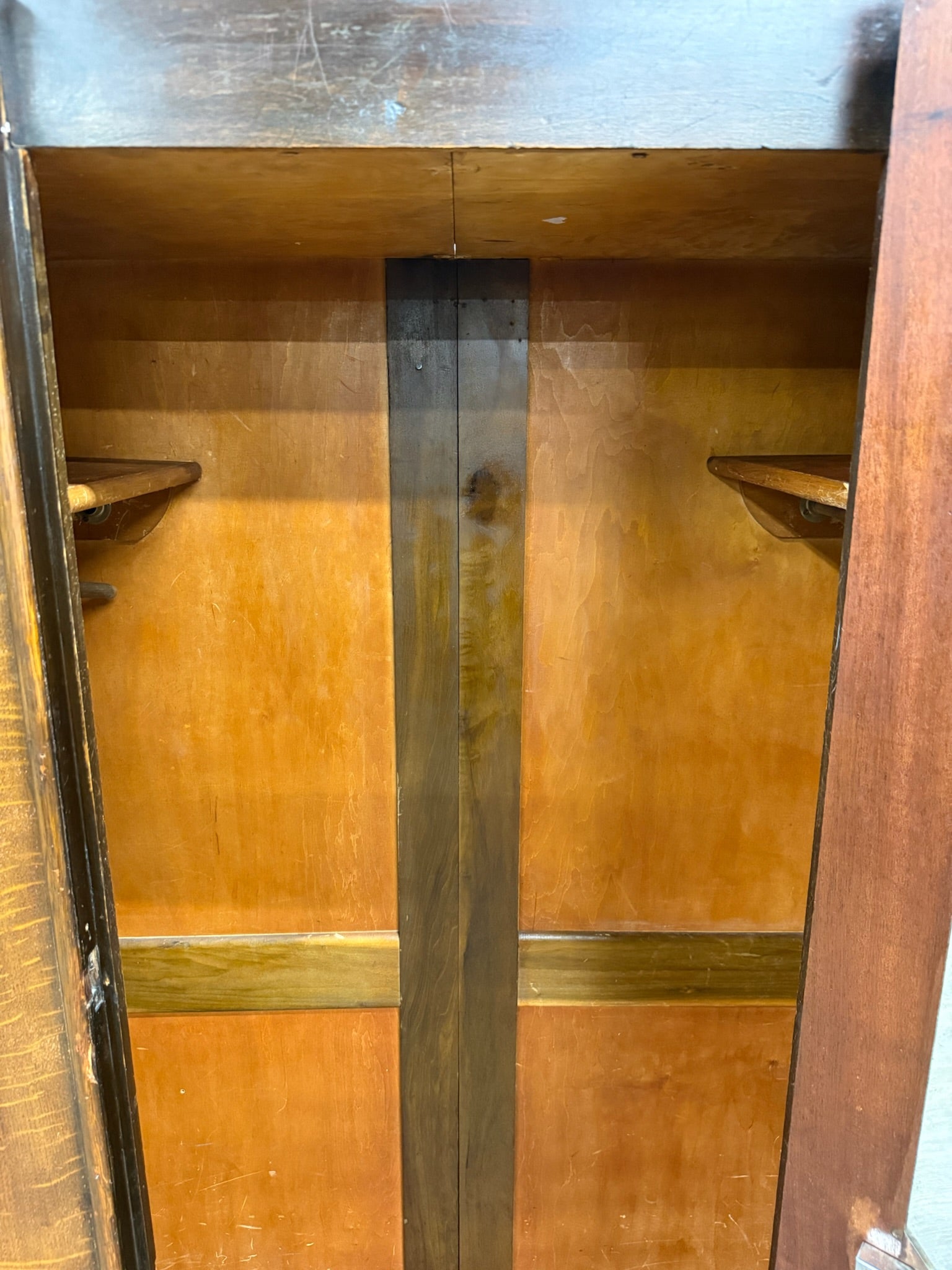 Vintage English Art Deco Quarter Sawn Tiger Oak Wardrobe
