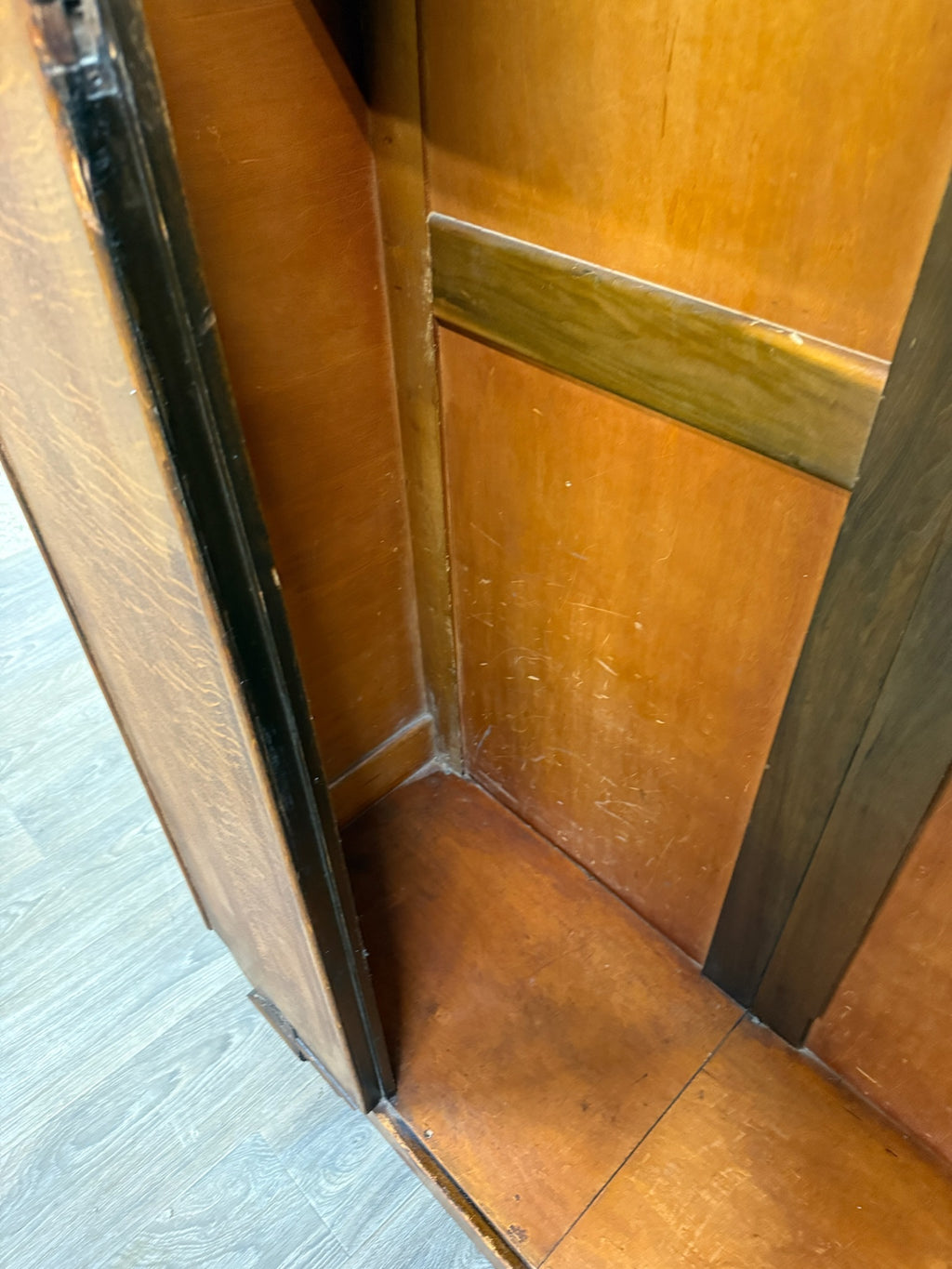 Vintage English Art Deco Quarter Sawn Tiger Oak Wardrobe