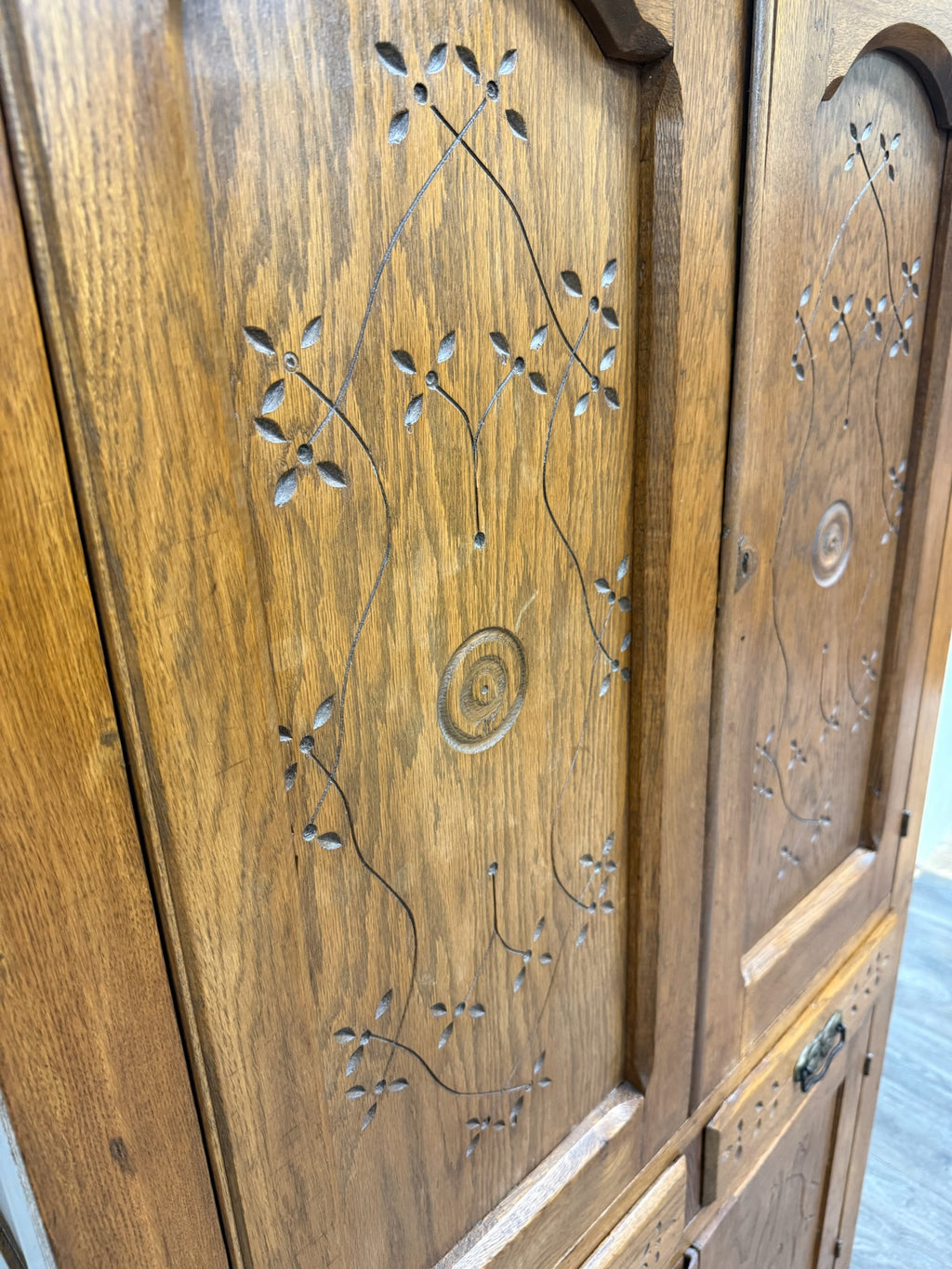 Antique Victorian Early American Quarter Sawn Oak Pie Safe