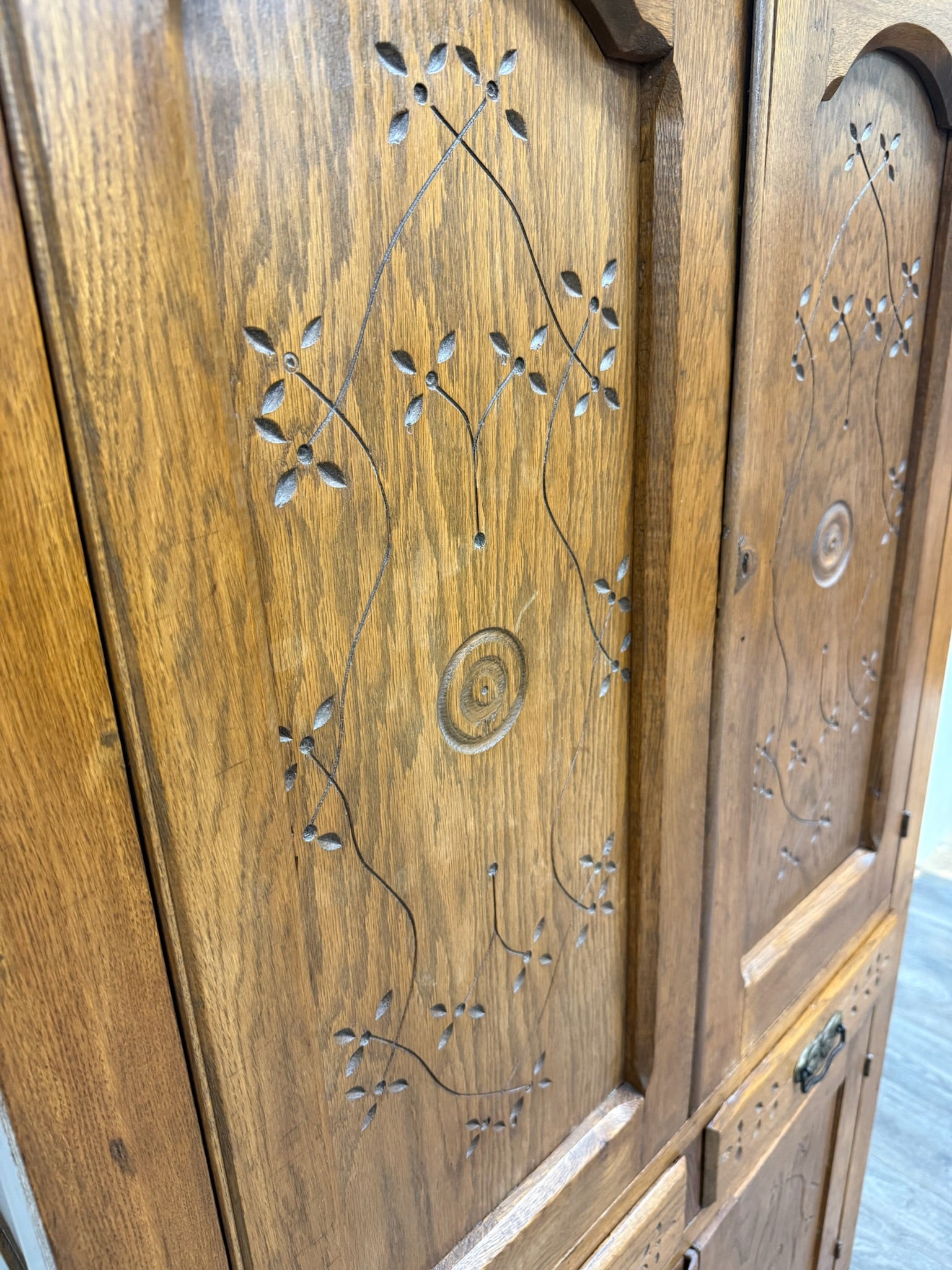 Antique Victorian Early American Quarter Sawn Oak Pie Safe