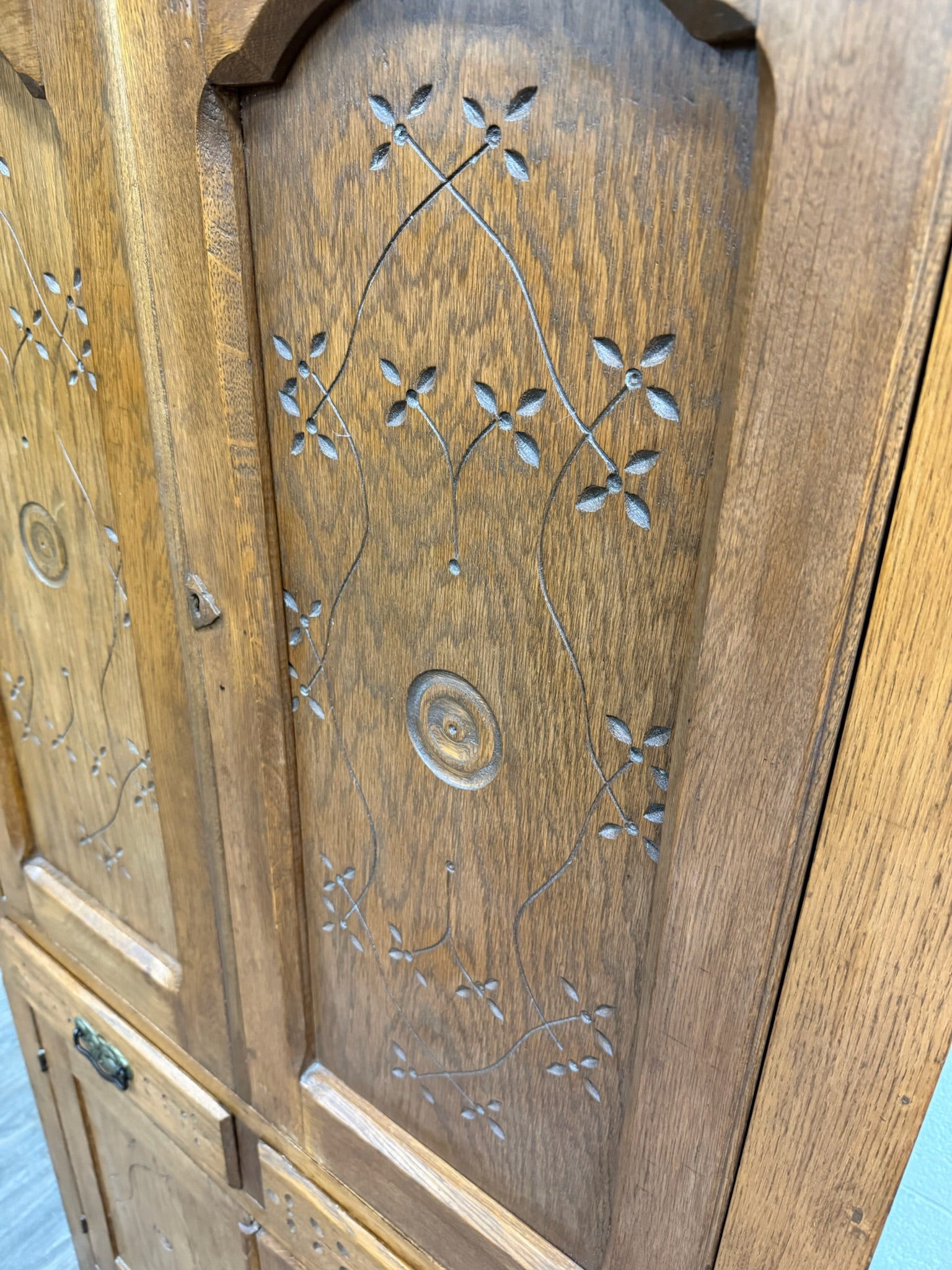 Antique Victorian Early American Quarter Sawn Oak Pie Safe