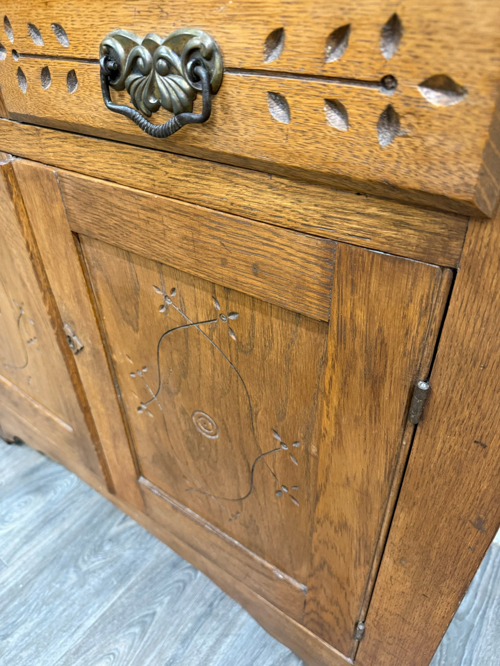 Antique Victorian Early American Quarter Sawn Oak Pie Safe