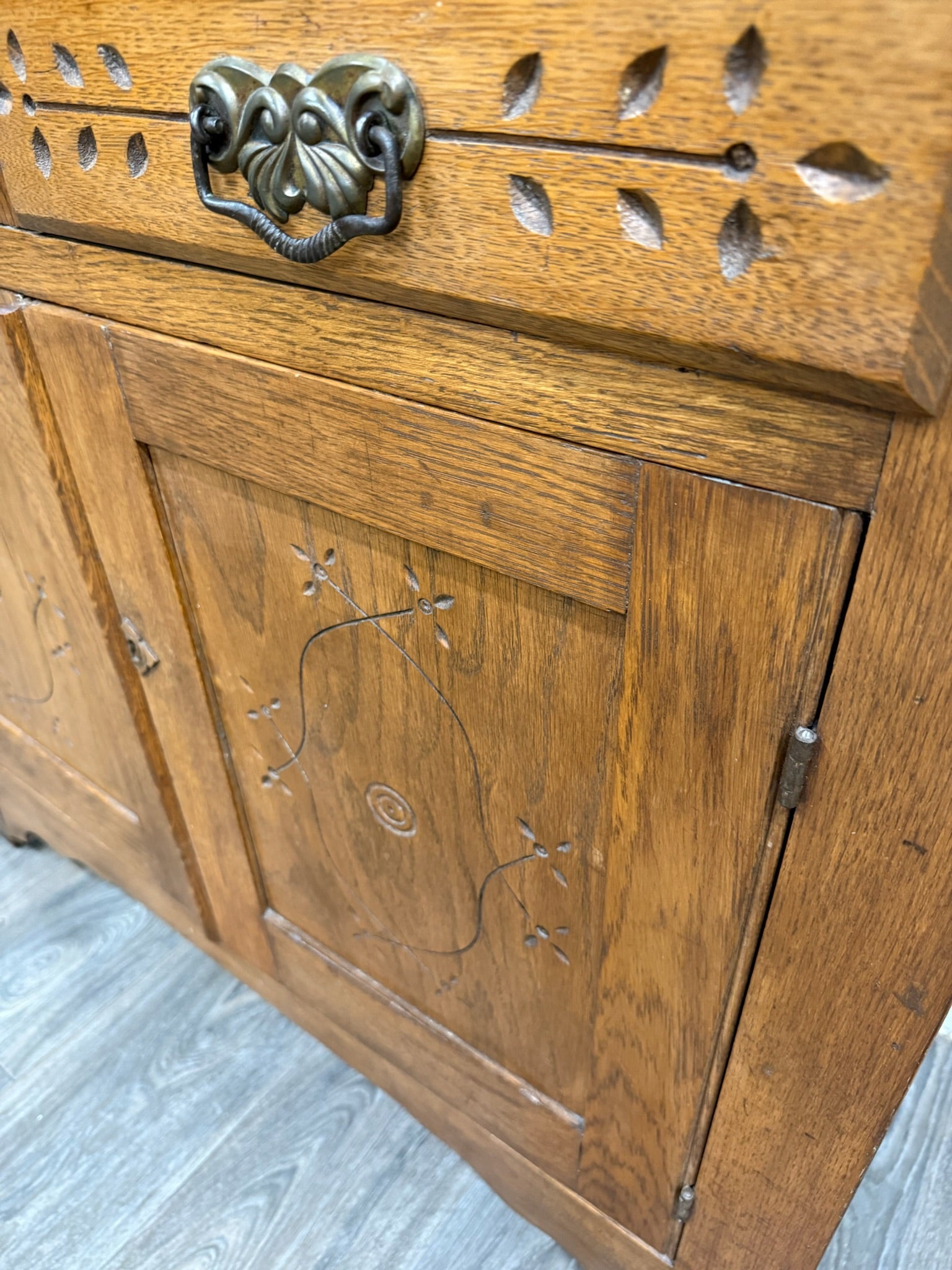 Antique Victorian Early American Quarter Sawn Oak Pie Safe