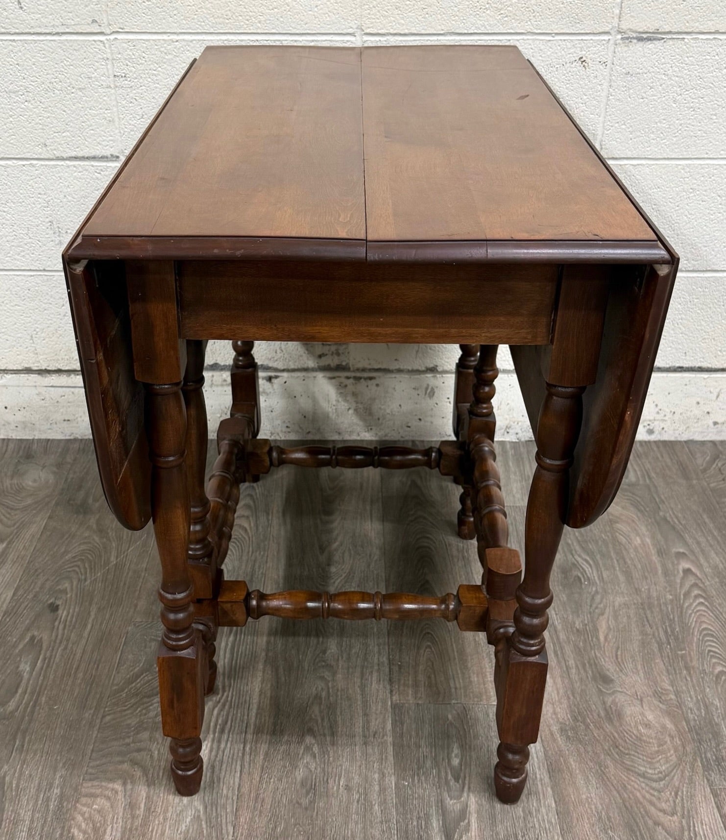 Antique 1920s Colonial Revival Solid Maple Gateleg Drop Leaf Dining Table