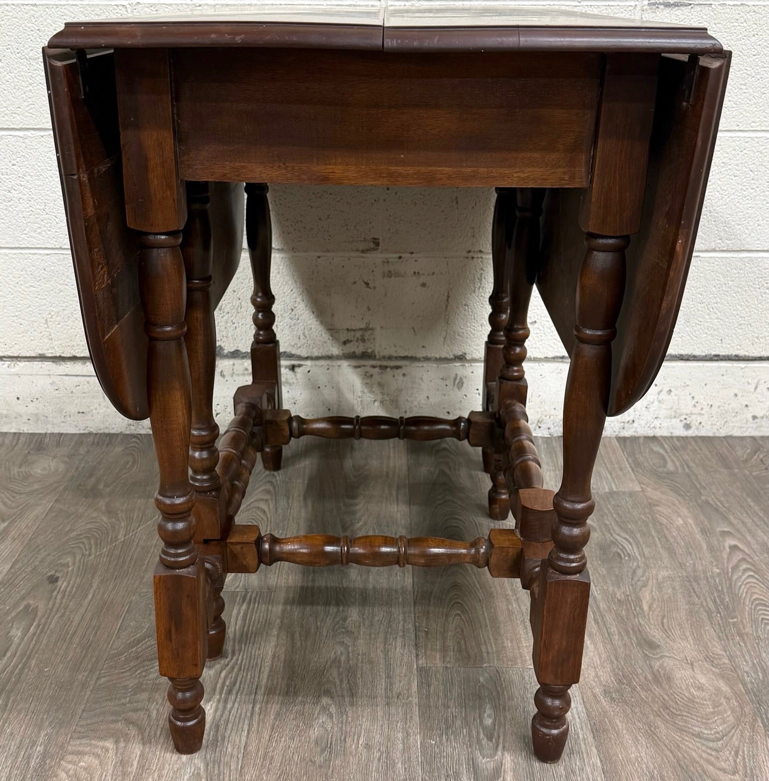 Antique 1920s Colonial Revival Solid Maple Gateleg Drop Leaf Dining Table