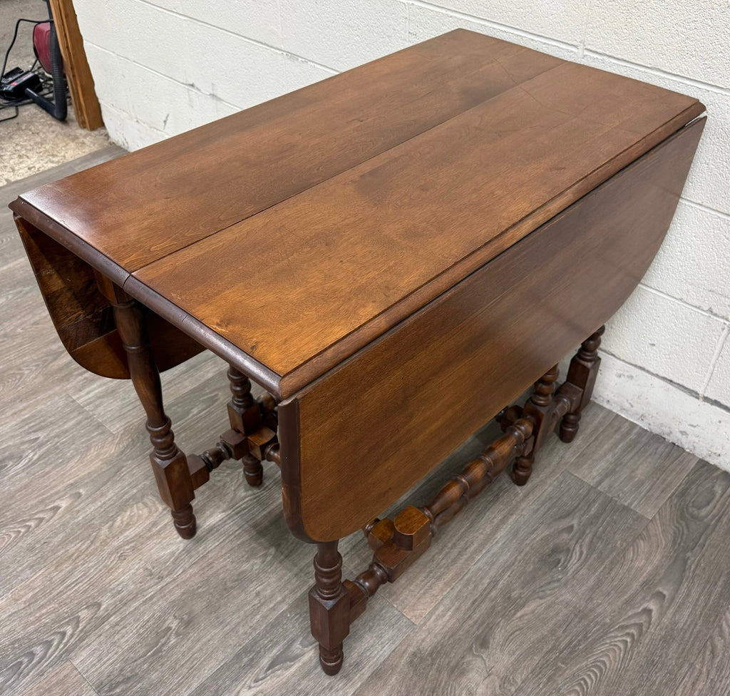 Antique 1920s Colonial Revival Solid Maple Gateleg Drop Leaf Dining Table