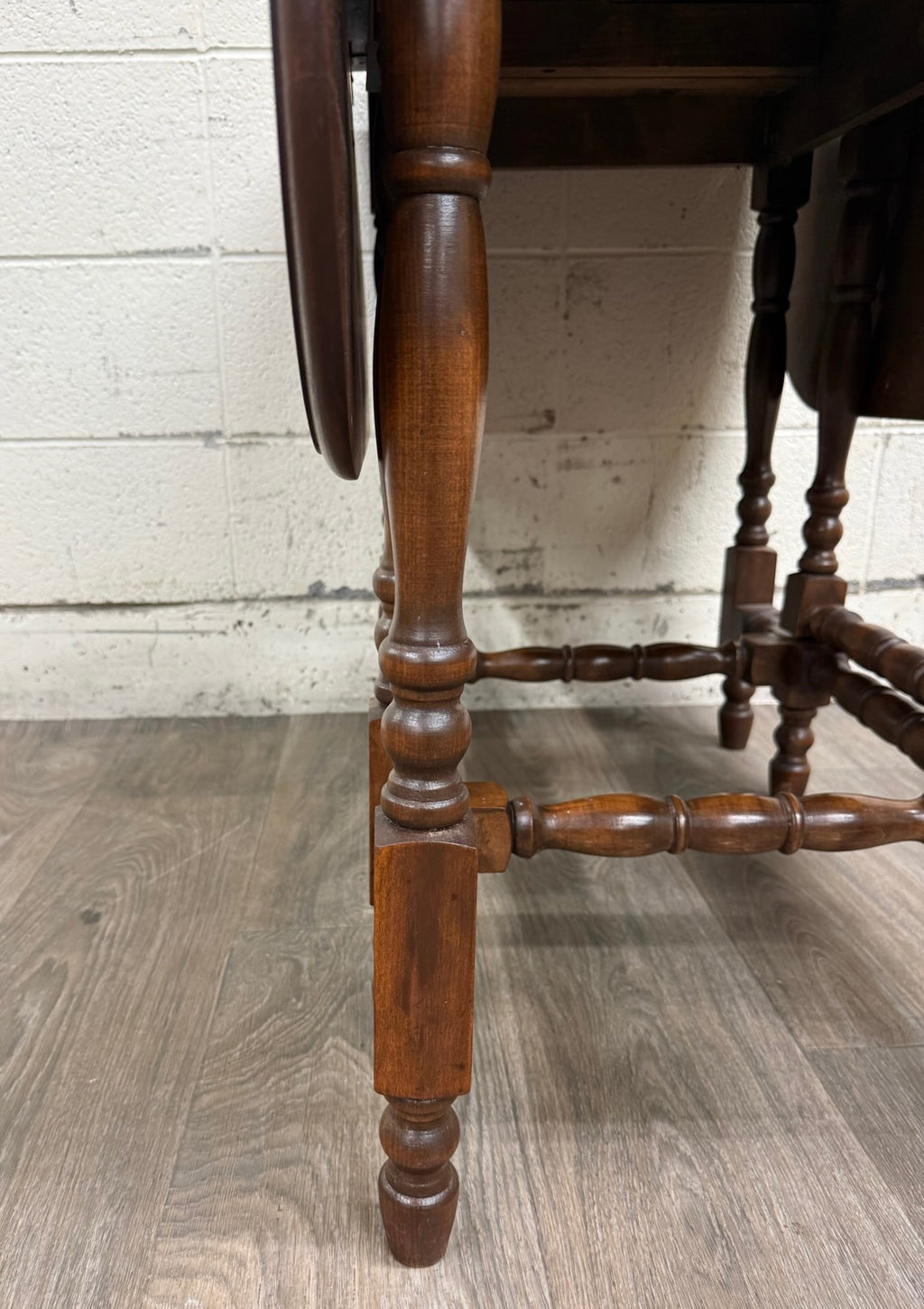 Antique 1920s Colonial Revival Solid Maple Gateleg Drop Leaf Dining Table