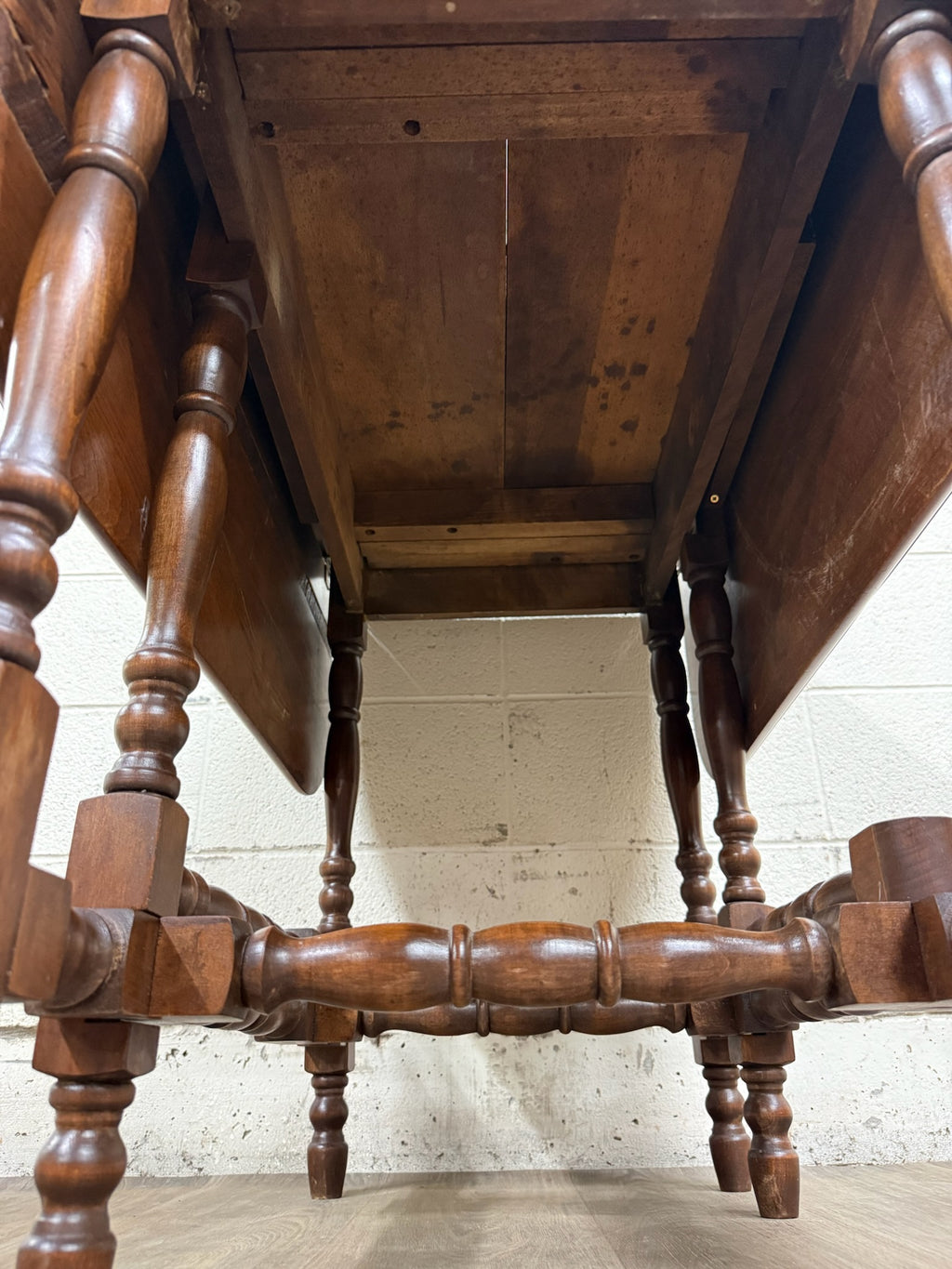 Antique 1920s Colonial Revival Solid Maple Gateleg Drop Leaf Dining Table