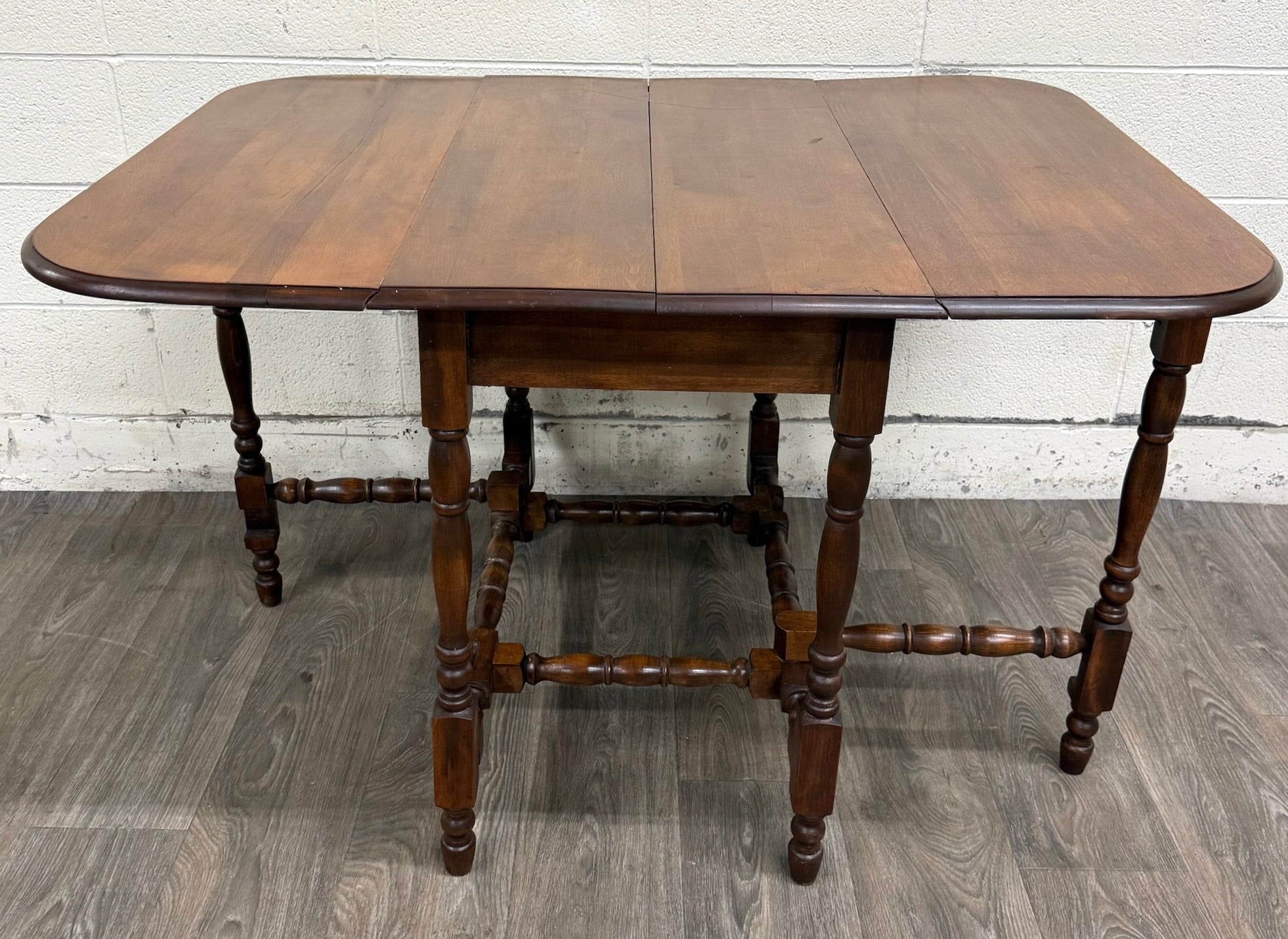 Antique 1920s Colonial Revival Solid Maple Gateleg Drop Leaf Dining Table