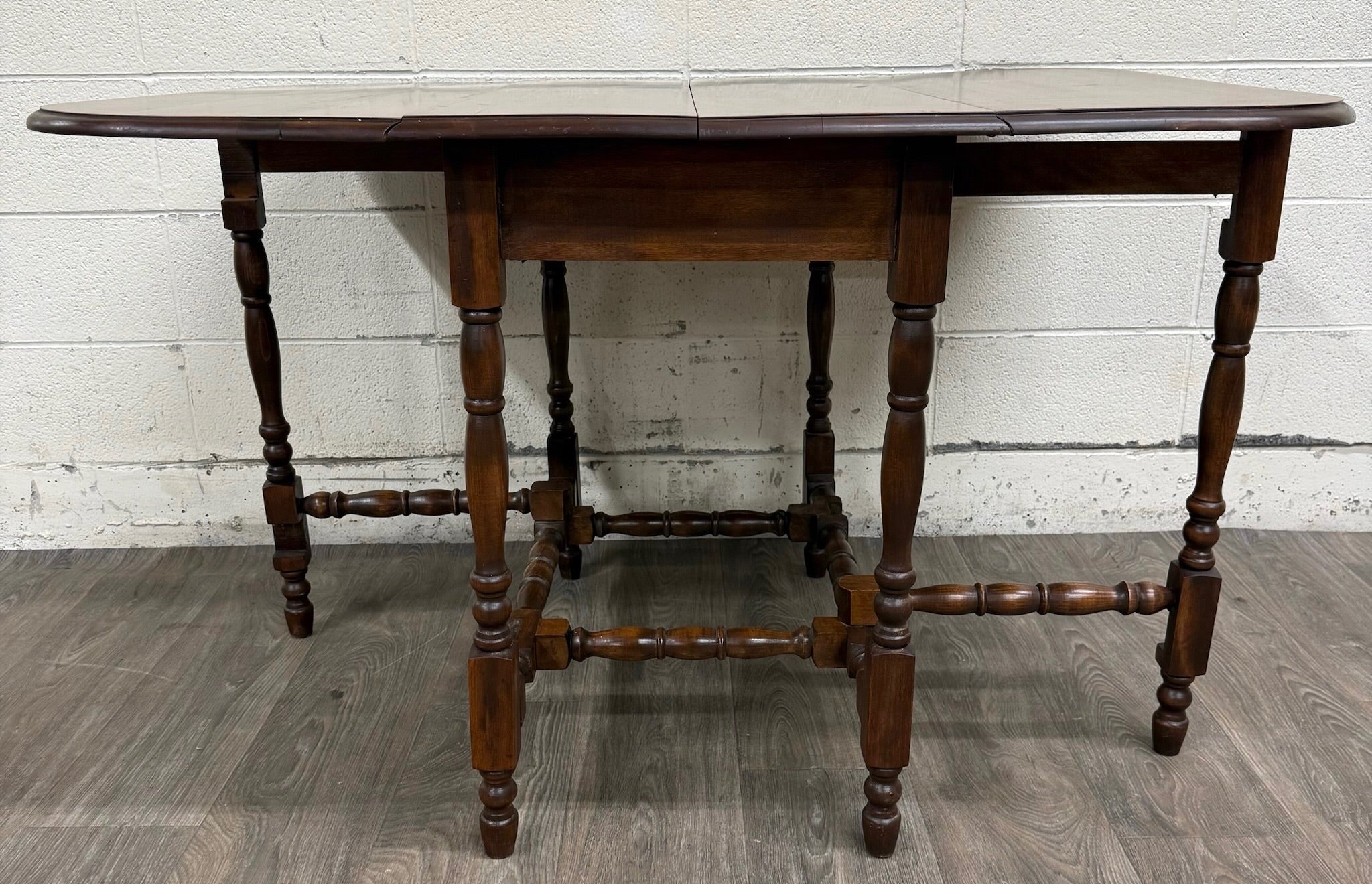 Antique 1920s Colonial Revival Solid Maple Gateleg Drop Leaf Dining Table