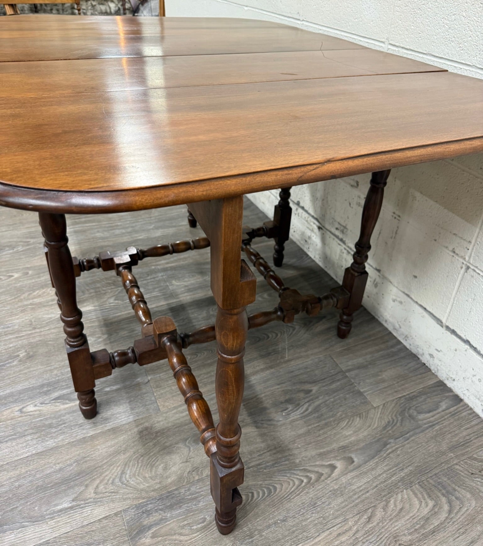 Antique 1920s Colonial Revival Solid Maple Gateleg Drop Leaf Dining Table