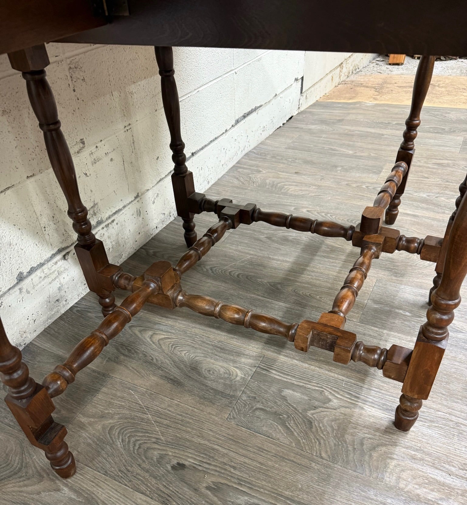 Antique 1920s Colonial Revival Solid Maple Gateleg Drop Leaf Dining Table