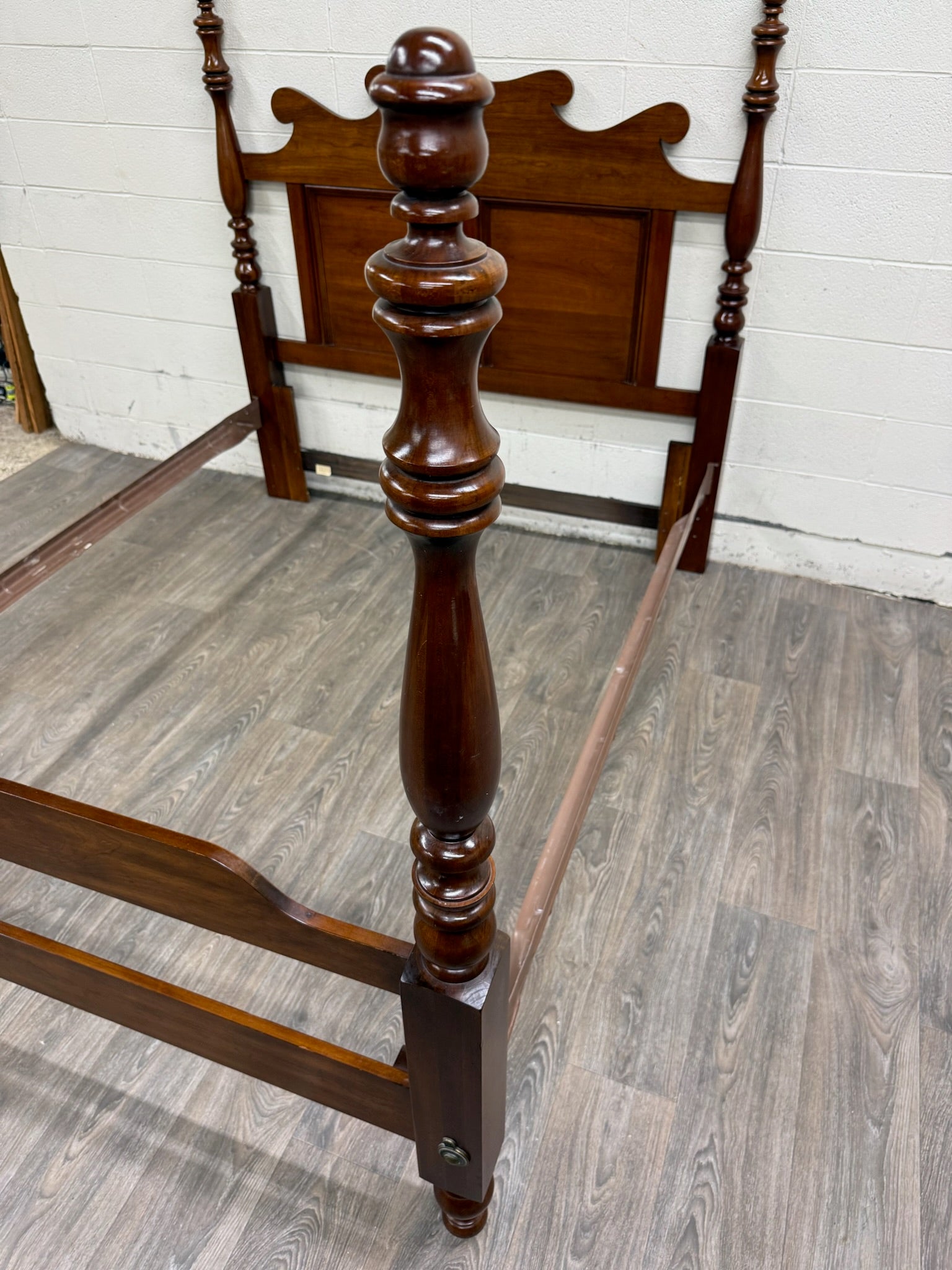 Vintage Full Size Thomasville Heirloom Collection Cherry Wood Four Poster Bed