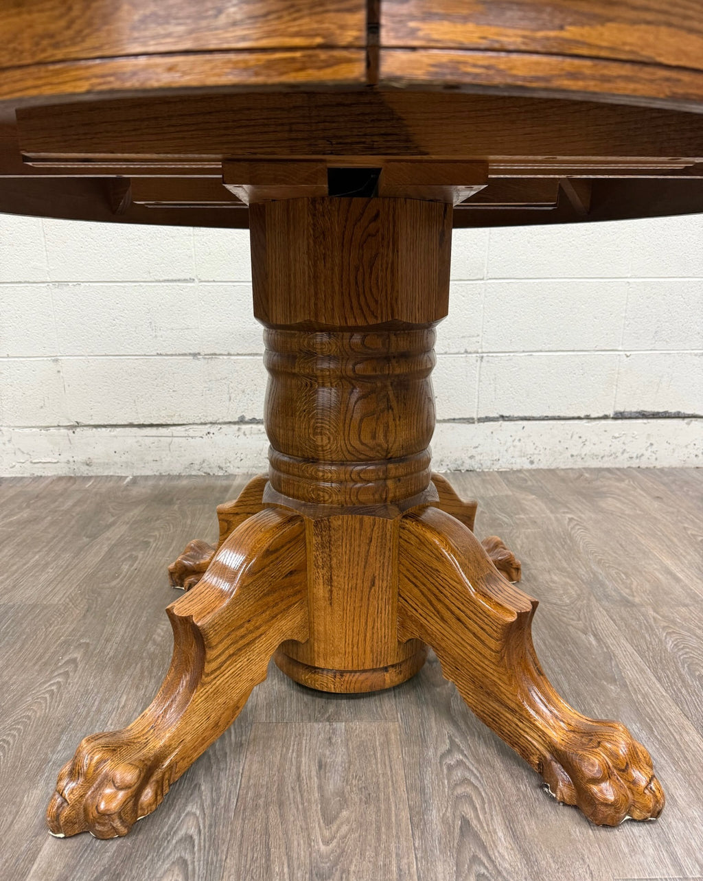 Vintage 48 Inch Round Quarter Sawn Oak Lion Paw Claw Foot Pedestal Dining Table