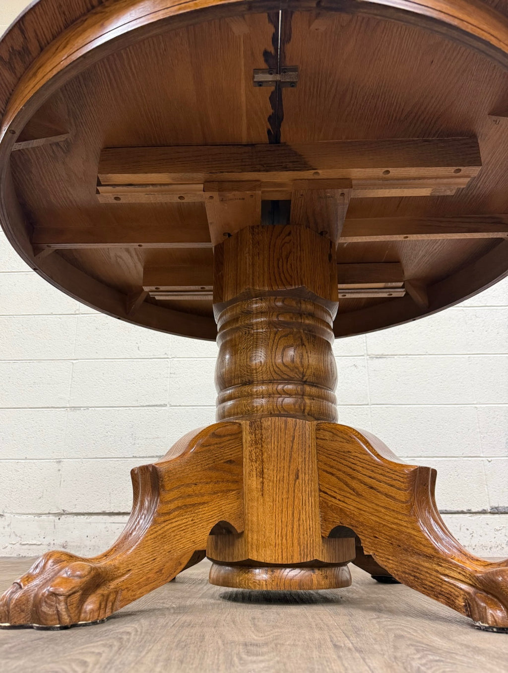 Vintage 48 Inch Round Quarter Sawn Oak Lion Paw Claw Foot Pedestal Dining Table
