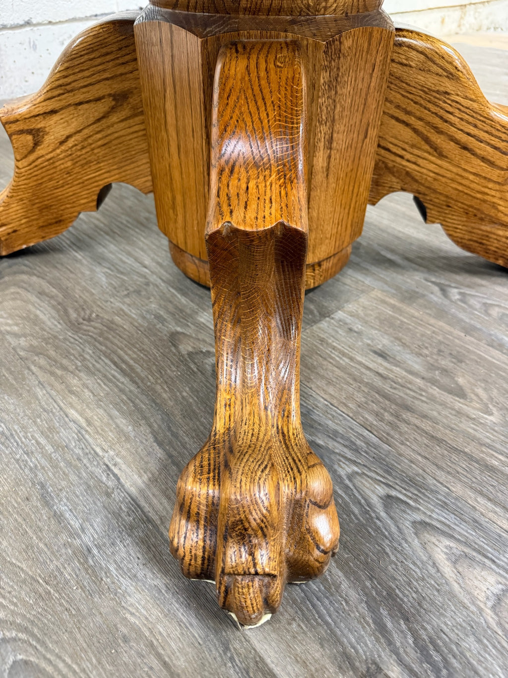 Vintage 48 Inch Round Quarter Sawn Oak Lion Paw Claw Foot Pedestal Dining Table
