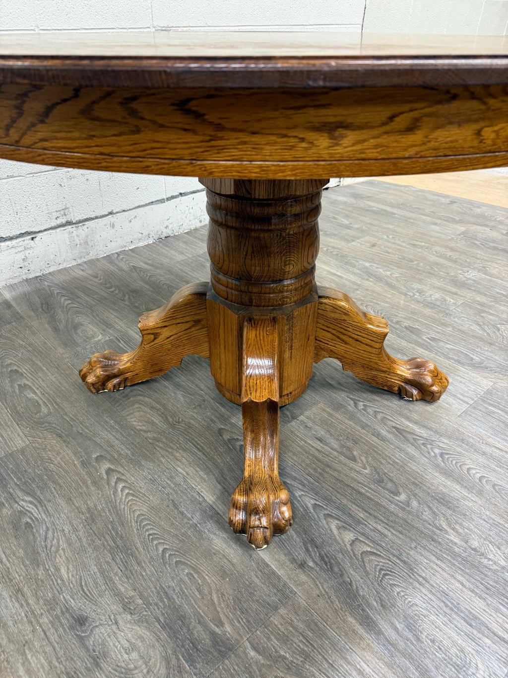 Vintage 48 Inch Round Quarter Sawn Oak Lion Paw Claw Foot Pedestal Dining Table