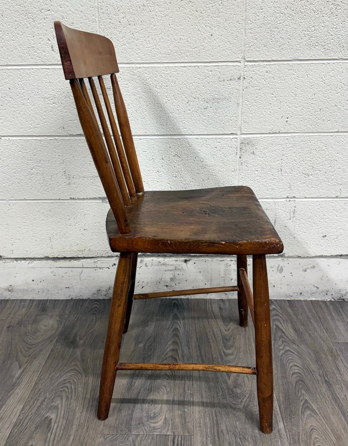 Antique American Windsor Farmhouse Style Plank Seat Dining Side Accent Chair