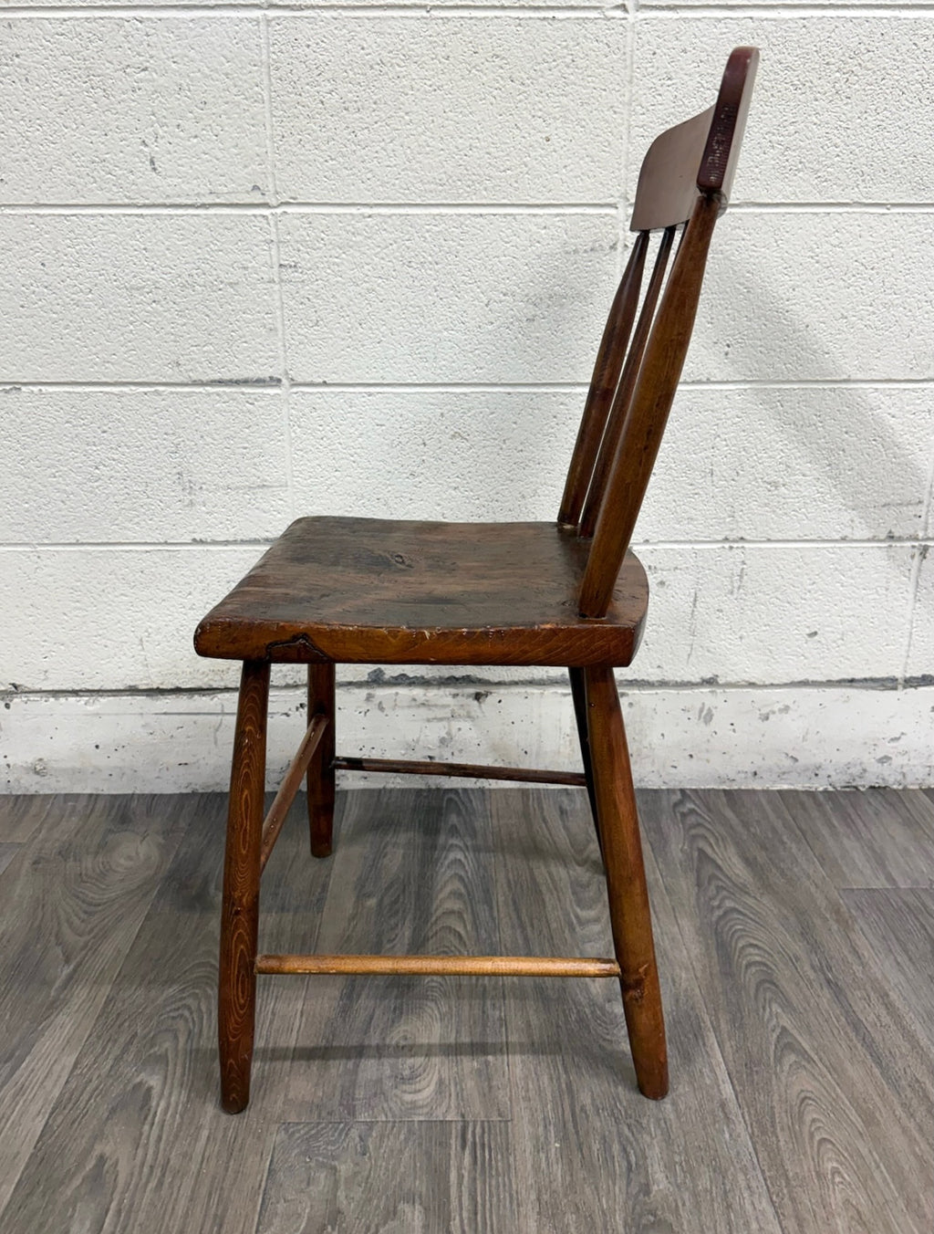 Antique American Windsor Farmhouse Style Plank Seat Dining Side Accent Chair